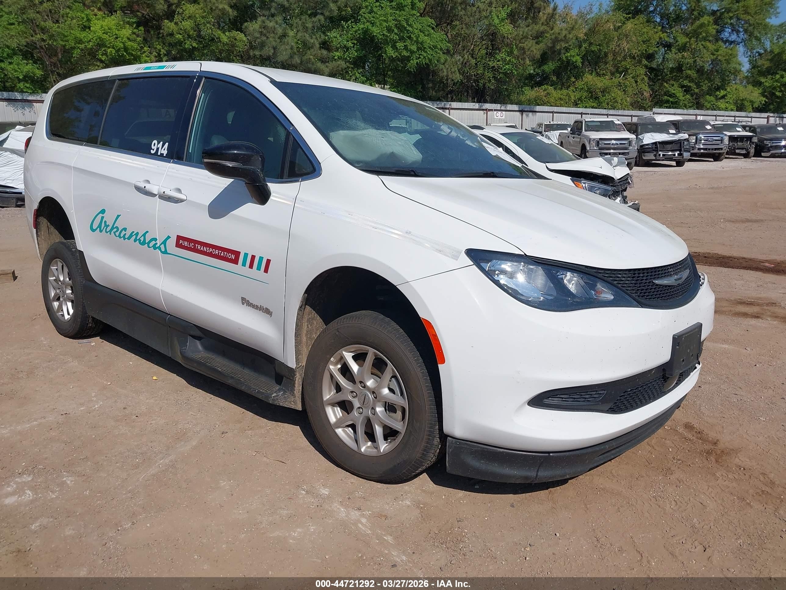 2025 Chrysler Voyager LX, VIN 2C4RC1CG4SR571061 — Перед
