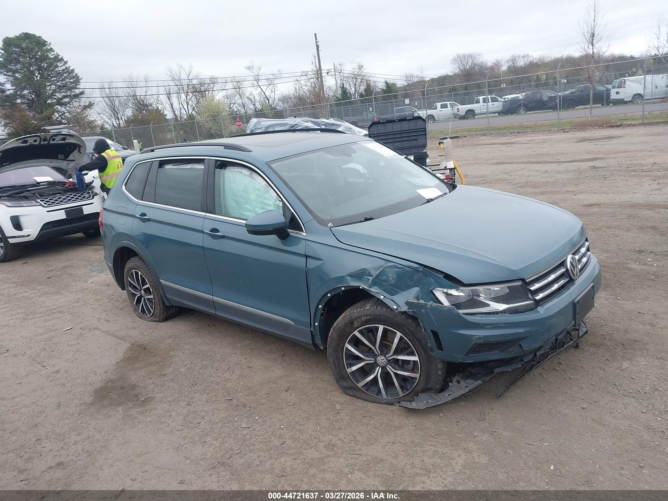 2021 Volkswagen Tiguan SE, VIN 3VV2B7AX4MM128804 — Front end