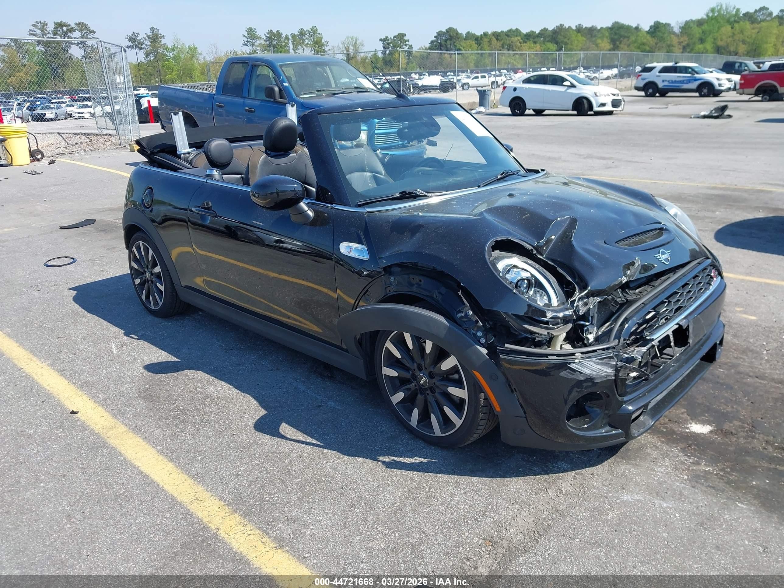 2021 MINI Convertible Cooper S, VIN WMWWJ5C08M3M55955 — Перед