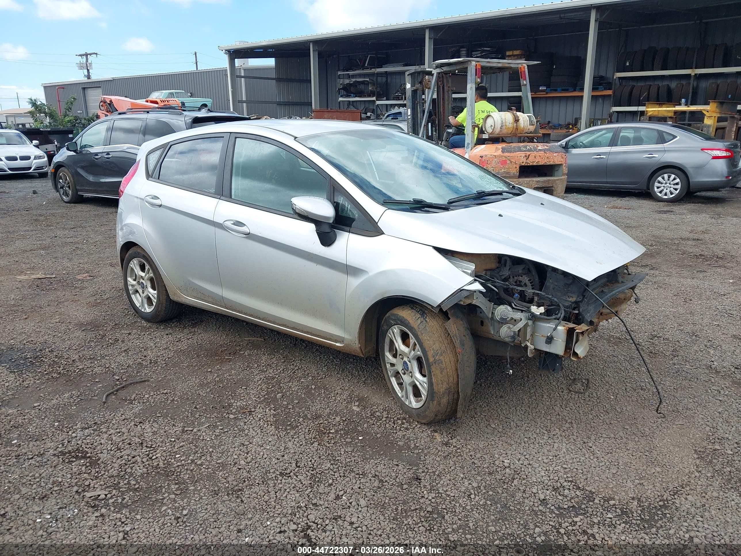 2014 Ford Fiesta SE, VIN 3FADP4EJ3EM163581 — Front end