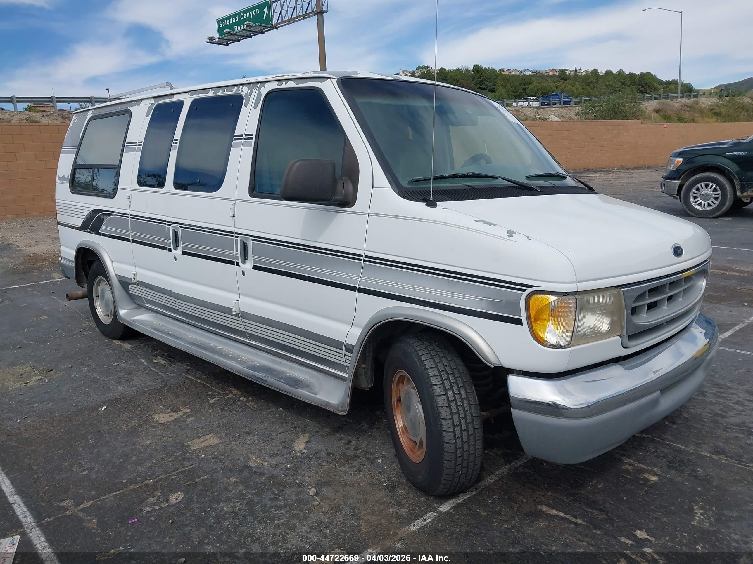 1997 Ford Econoline Commercial, VIN 1FDEE14L9VHA05865 — Front end