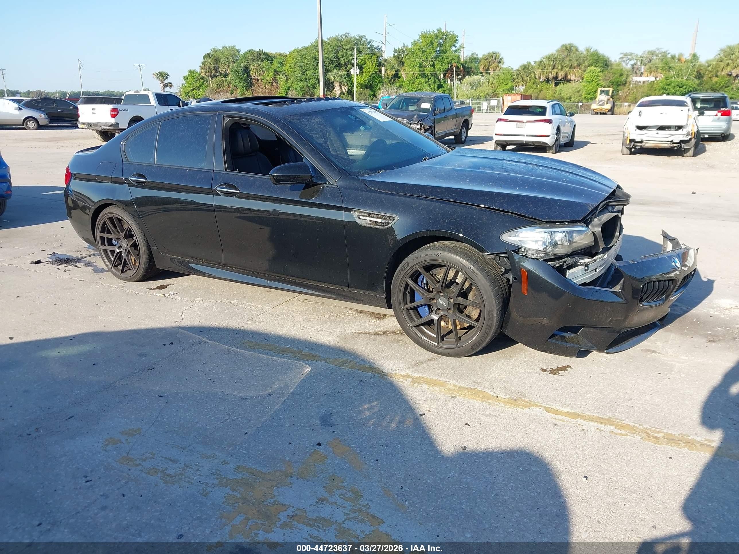 2014 BMW M5, VIN WBSFV9C54ED593765 — Перед