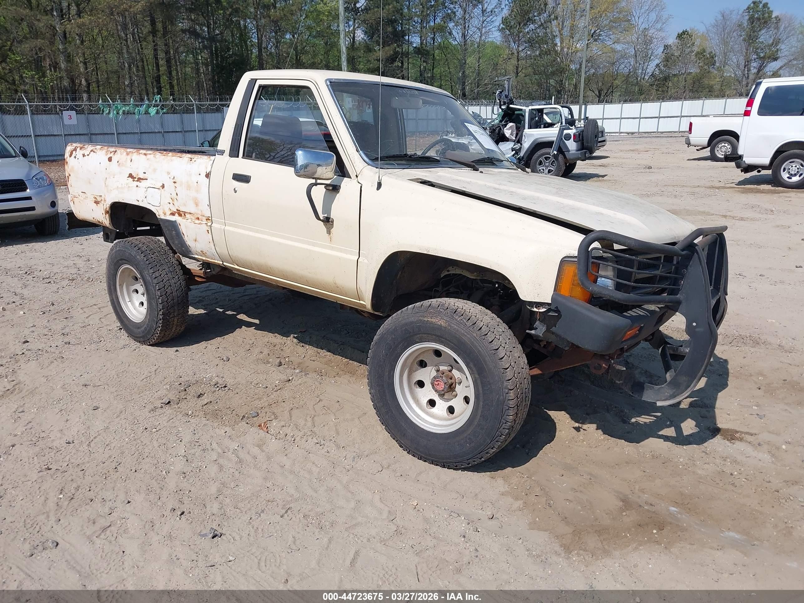 1986 Toyota Pickup SR5, VIN JT4RN63R9G5019116 — Front end