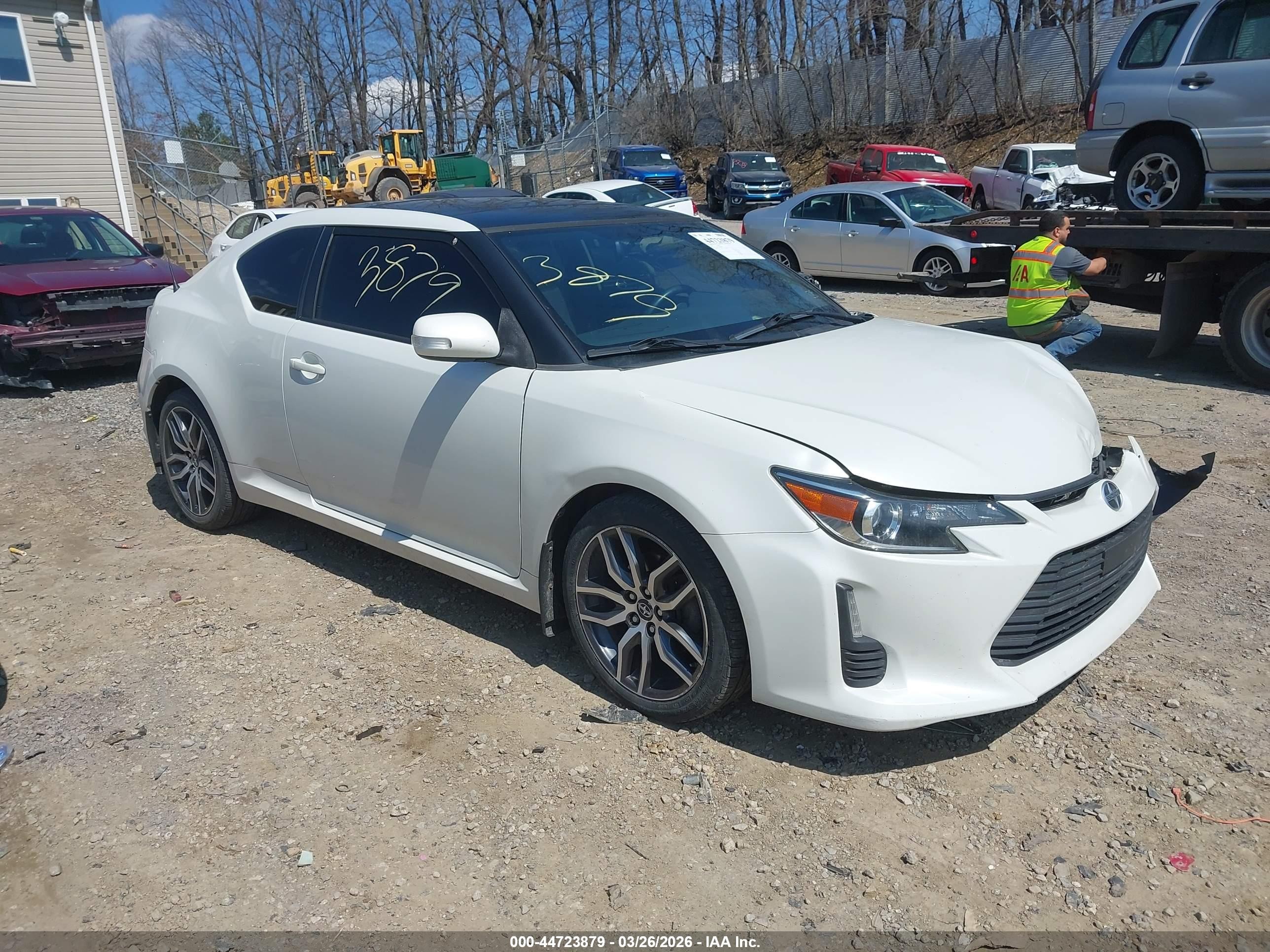 2015 Scion tC, VIN JTKJF5C76FJ009838 — Front end
