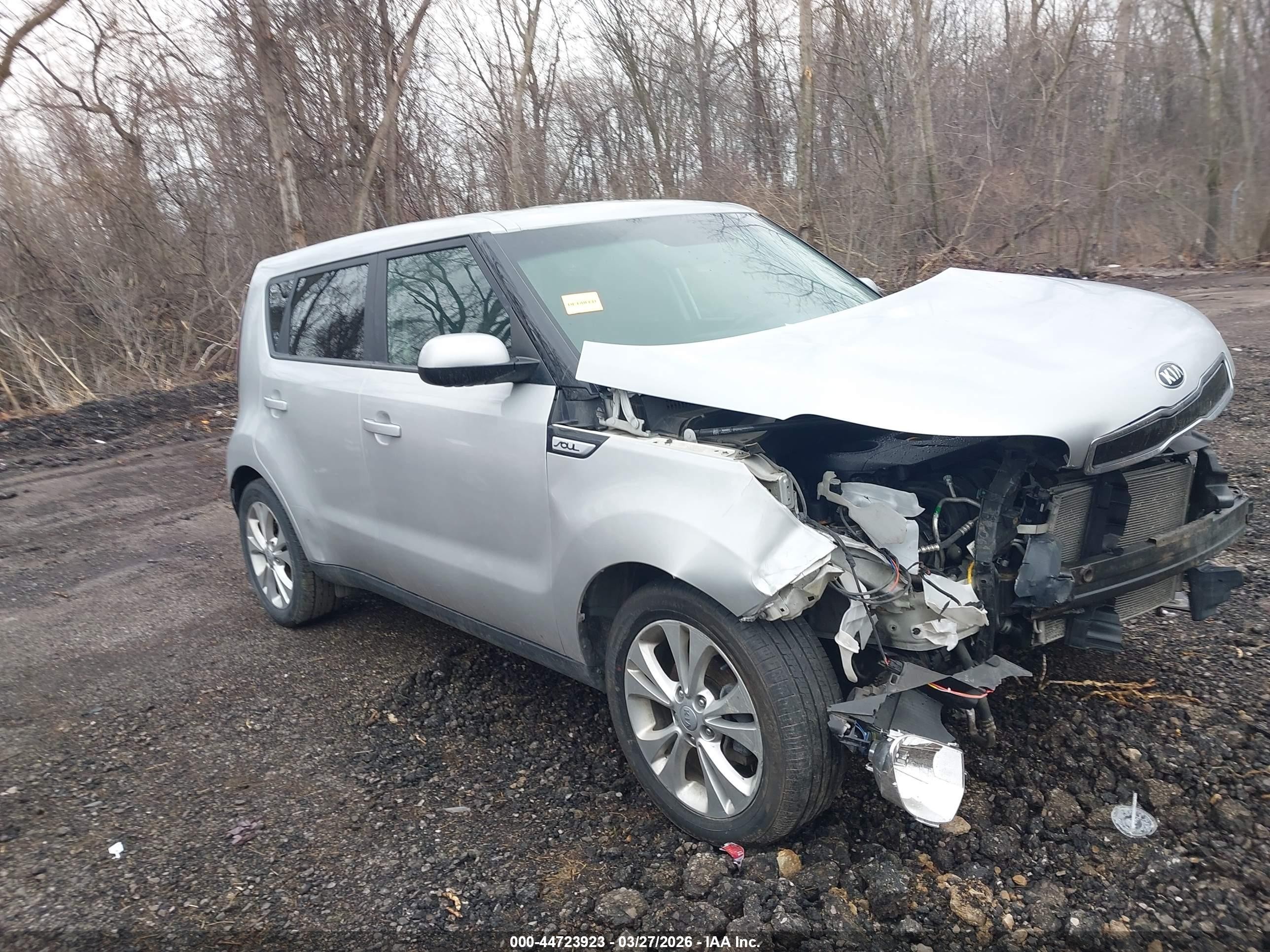 2016 Kia Soul +, VIN KNDJP3A51G7867596 — Front end