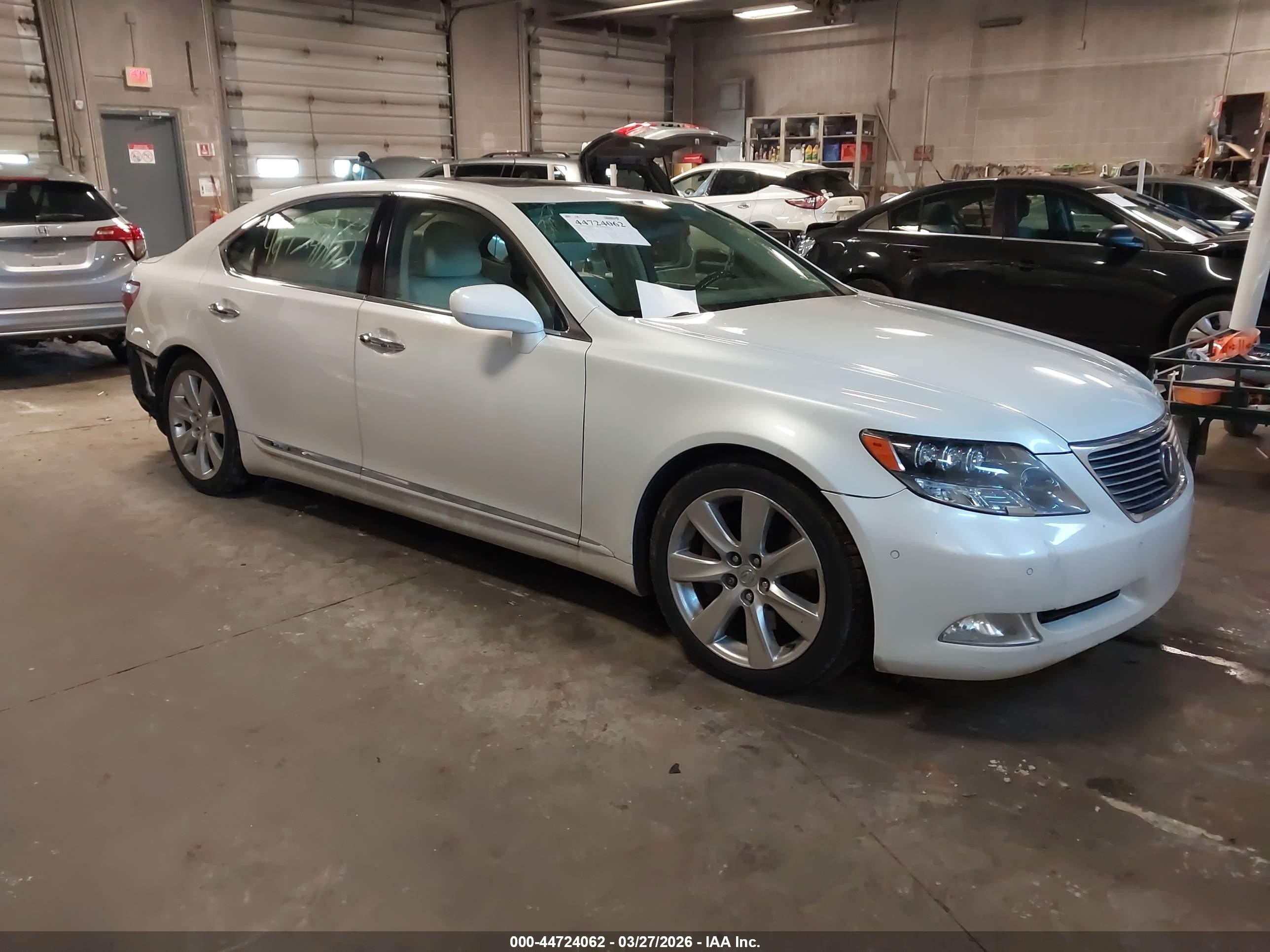 2008 Lexus LS 600h L, VIN JTHDU46F085007214 — Rear end
