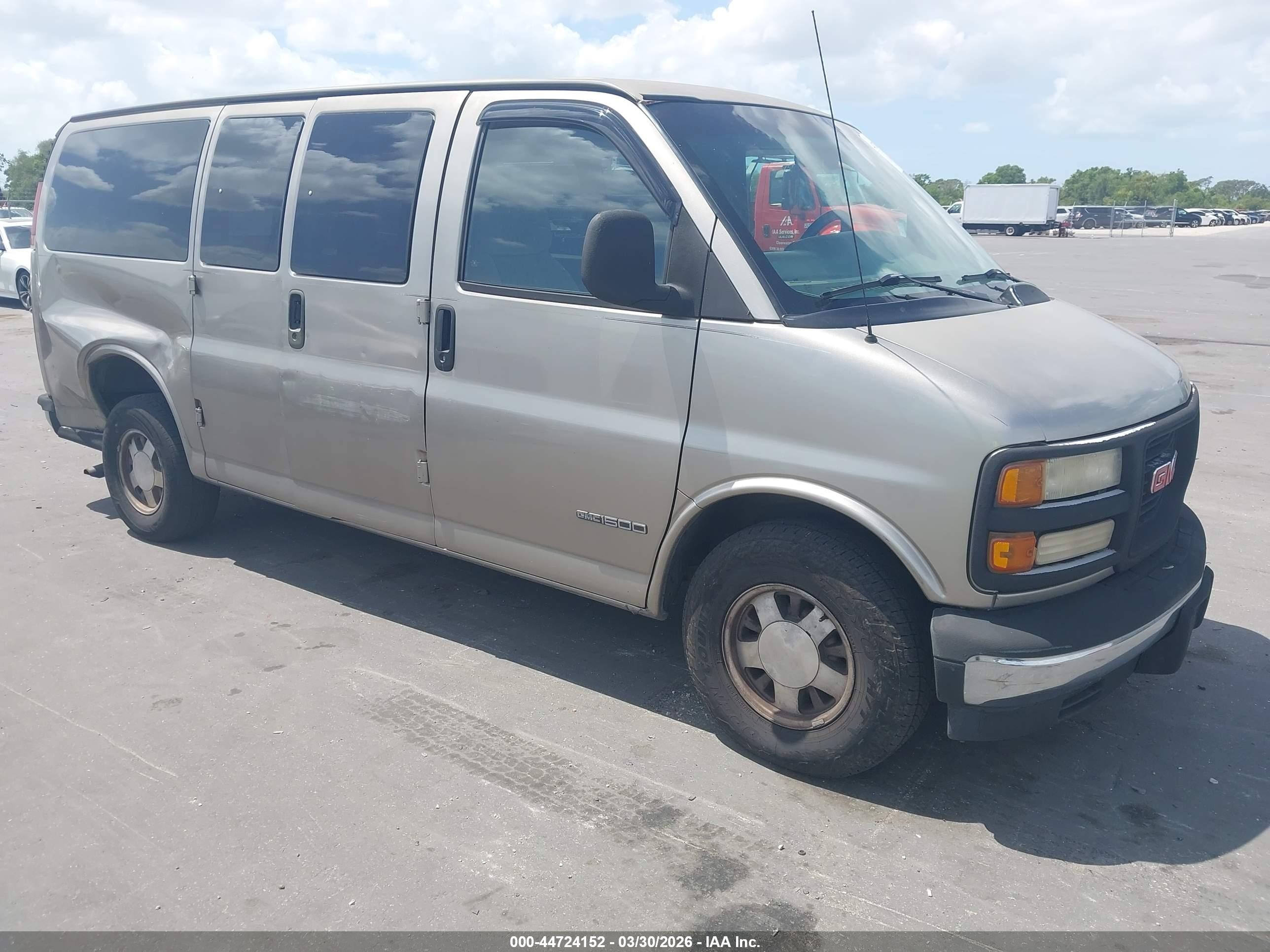 2001 GMC Savana Cargo YF7 Upfitter, VIN 1GDFG15R411128641 — Rear end