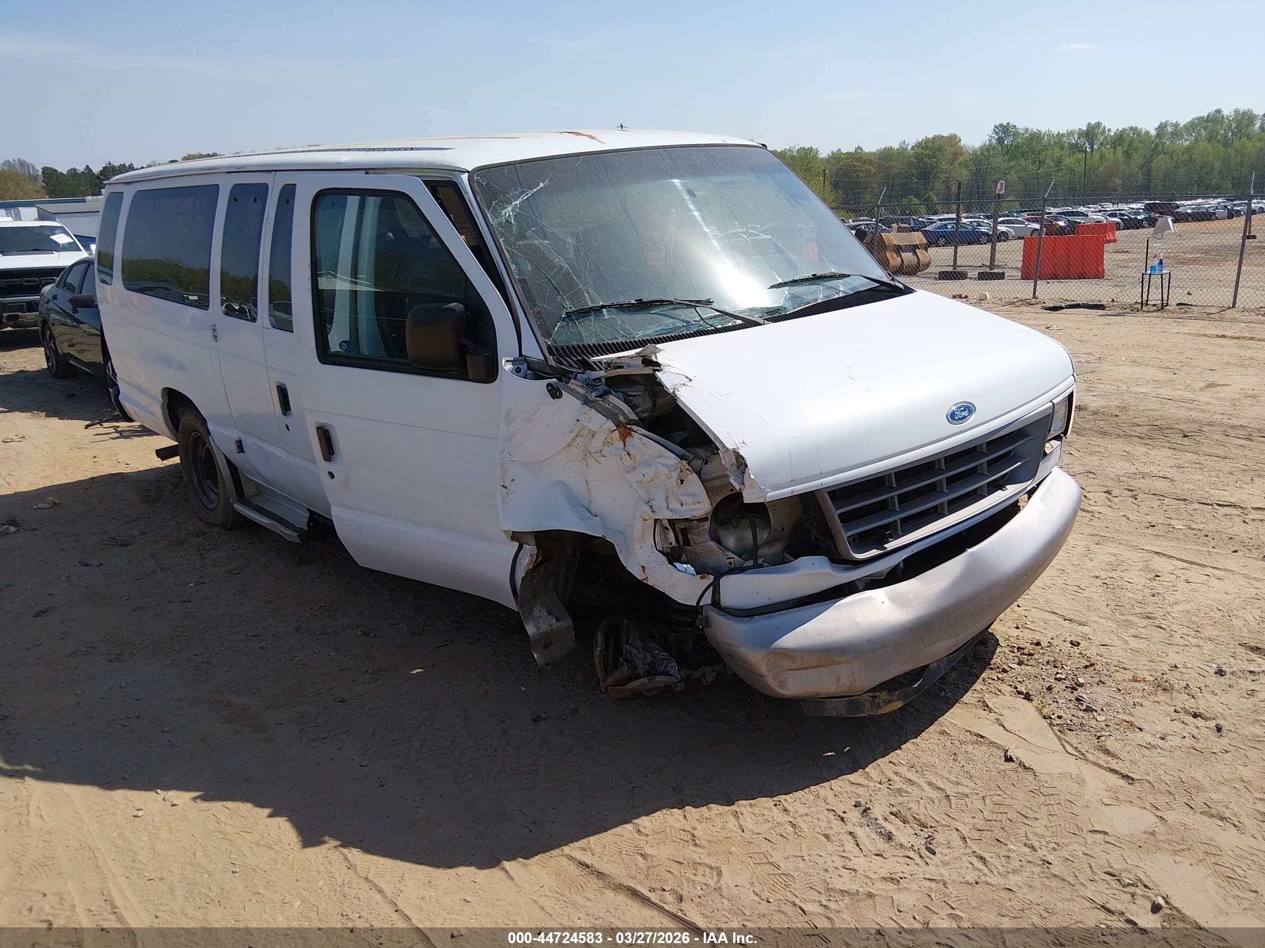 1995 Ford Econoline Wagon XL, VIN 1FBJS31H0SHC24897 — Front end