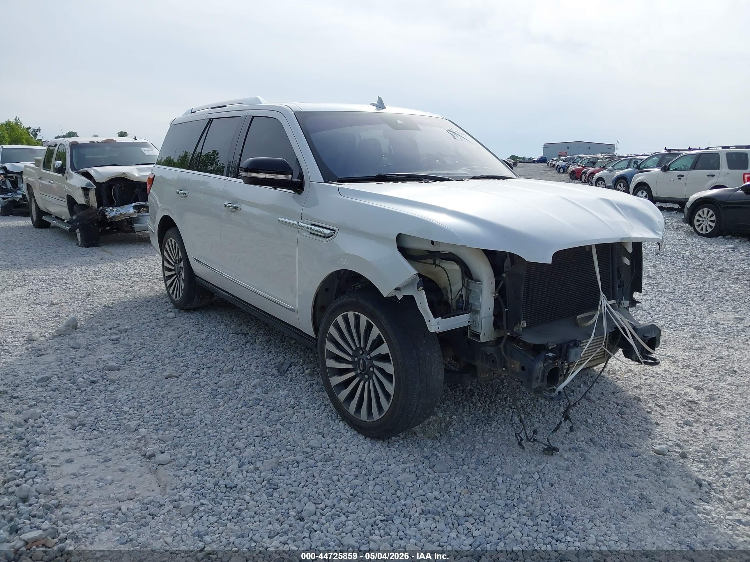 2019 Lincoln Navigator Reserve, VIN 5LMJJ2LT9KEL18006 — Front end