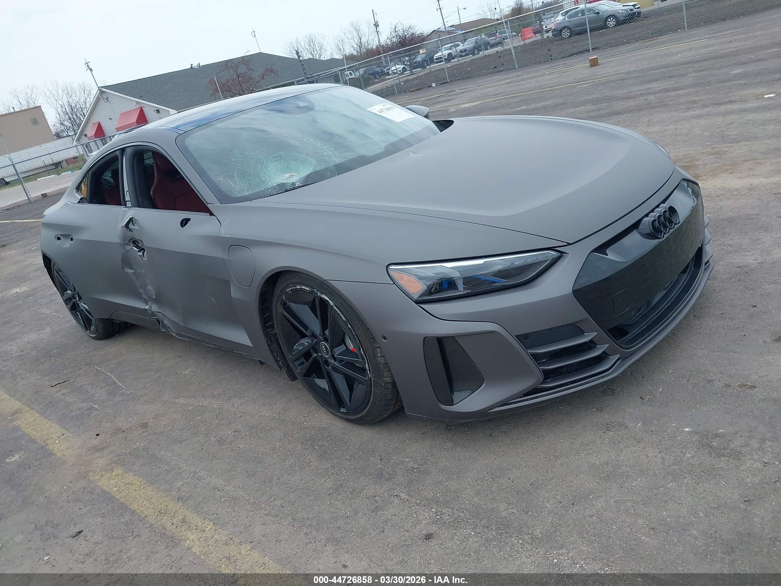 2023 Audi RS e-tron GT, VIN WAUBHBFW9P7901679 — Бок