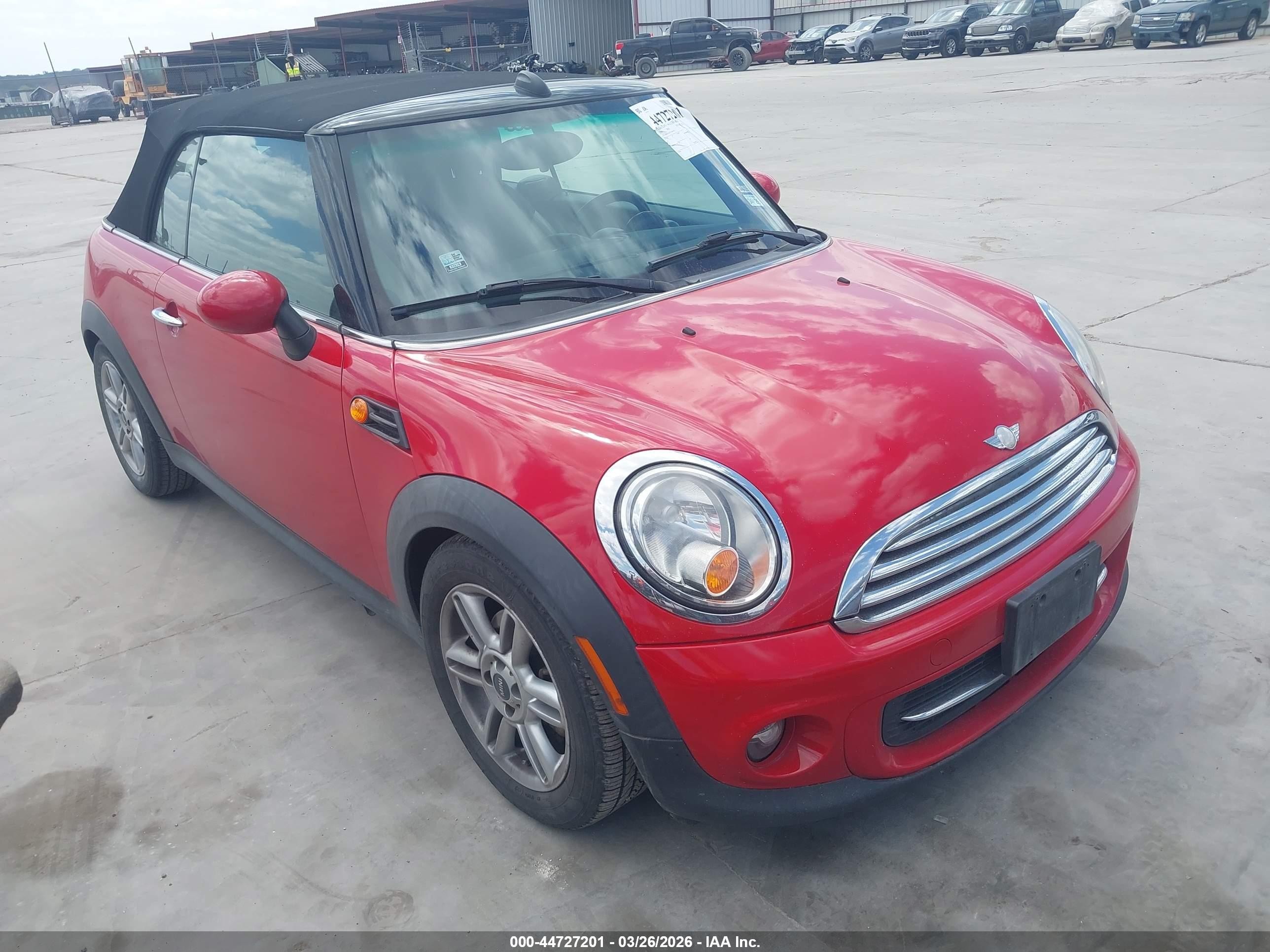 2014 MINI Convertible, VIN WMWZN3C56ET861459 — Фото с аукциона 1 of 5