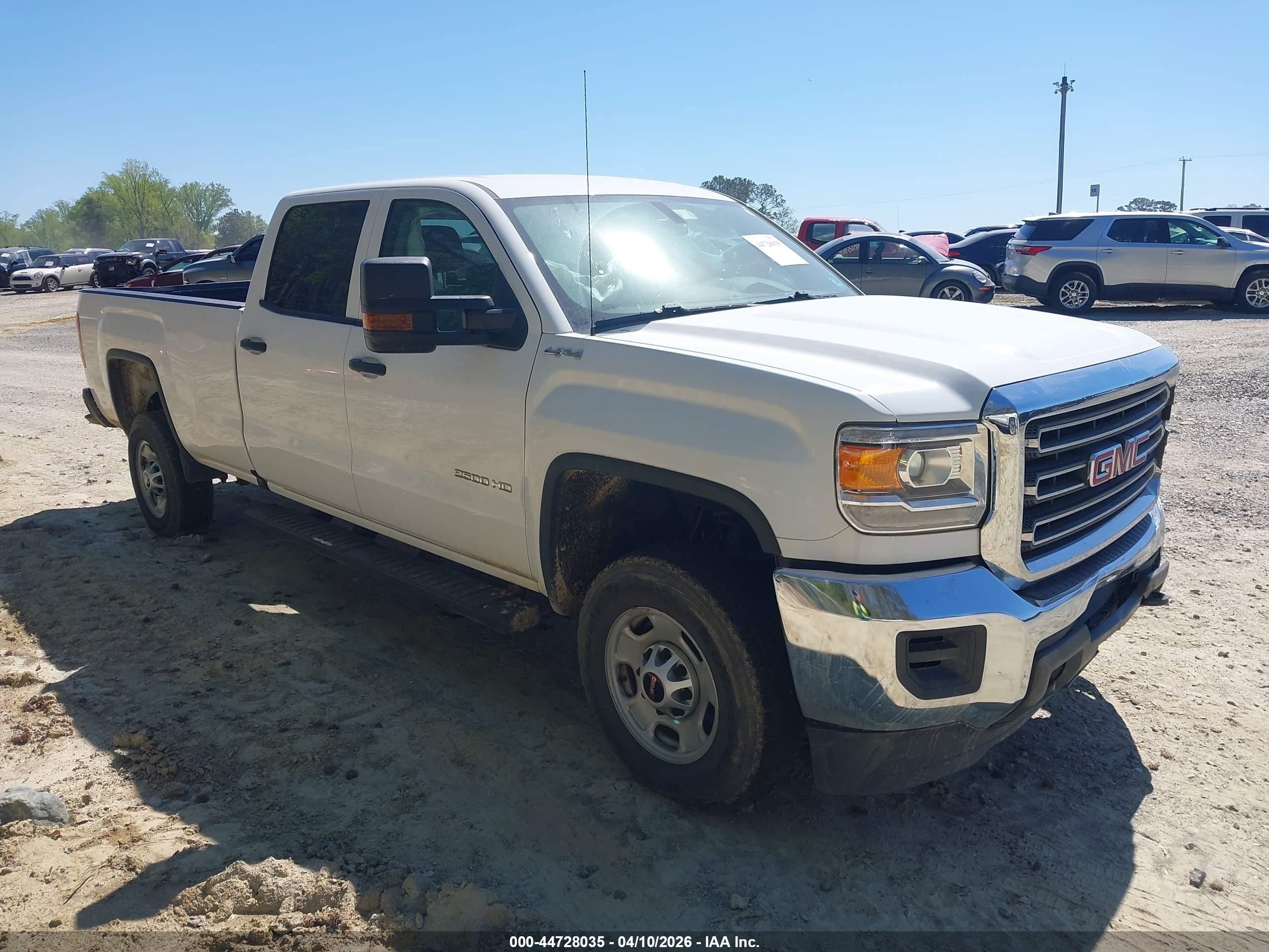 2019 GMC Sierra 2500HD, VIN 1GT12NEG2KF209936 — Front end