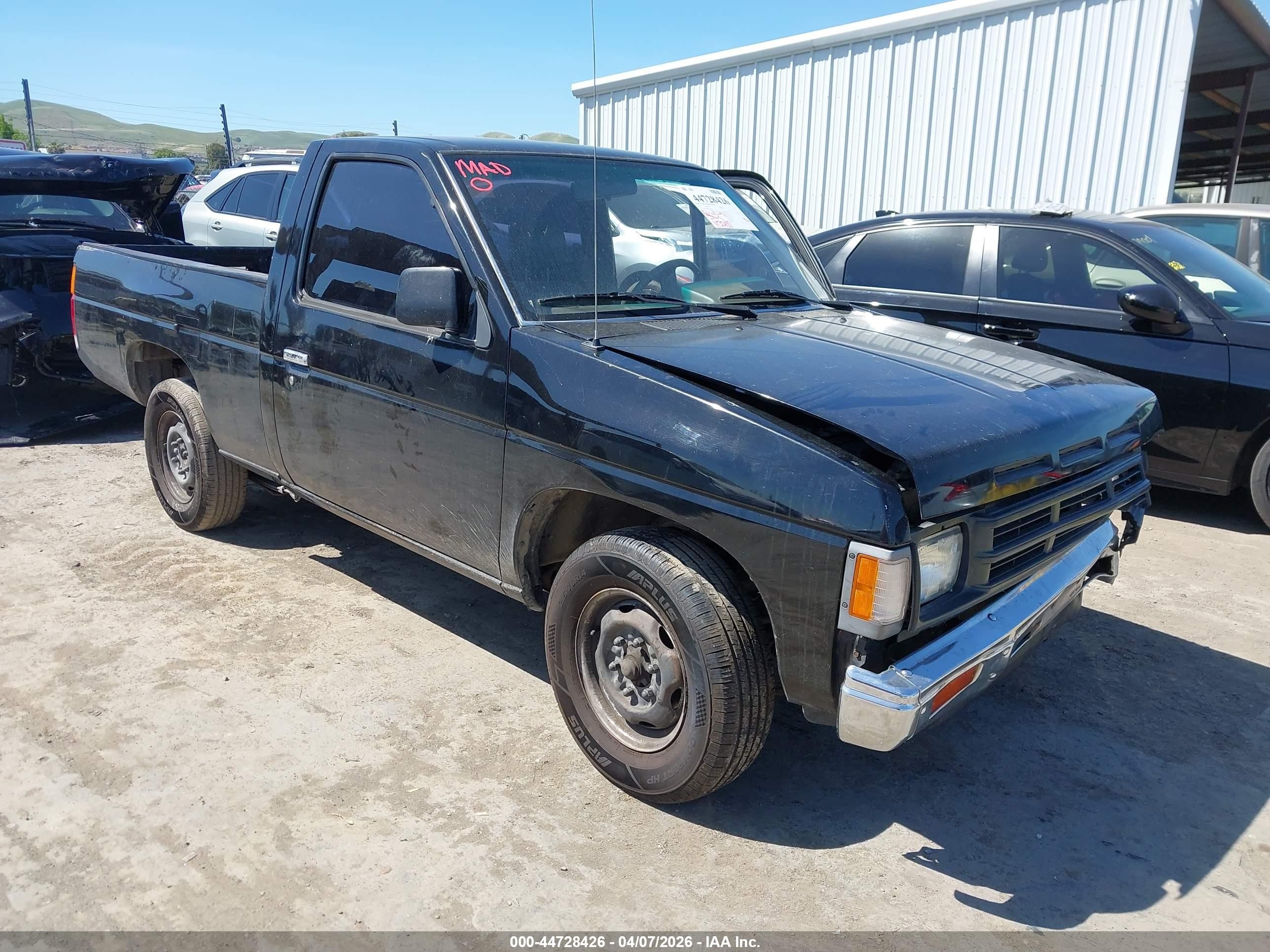 1992 Nissan Frontier XE, VIN 1N6SD11S6NC359844 — Front end