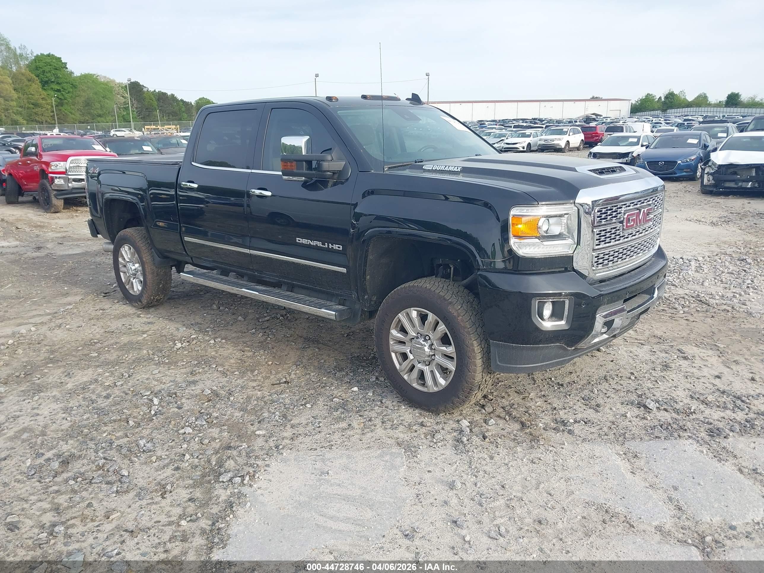 2019 GMC Sierra 2500HD Denali, VIN 1GT12SEY1KF272260 — Rear end