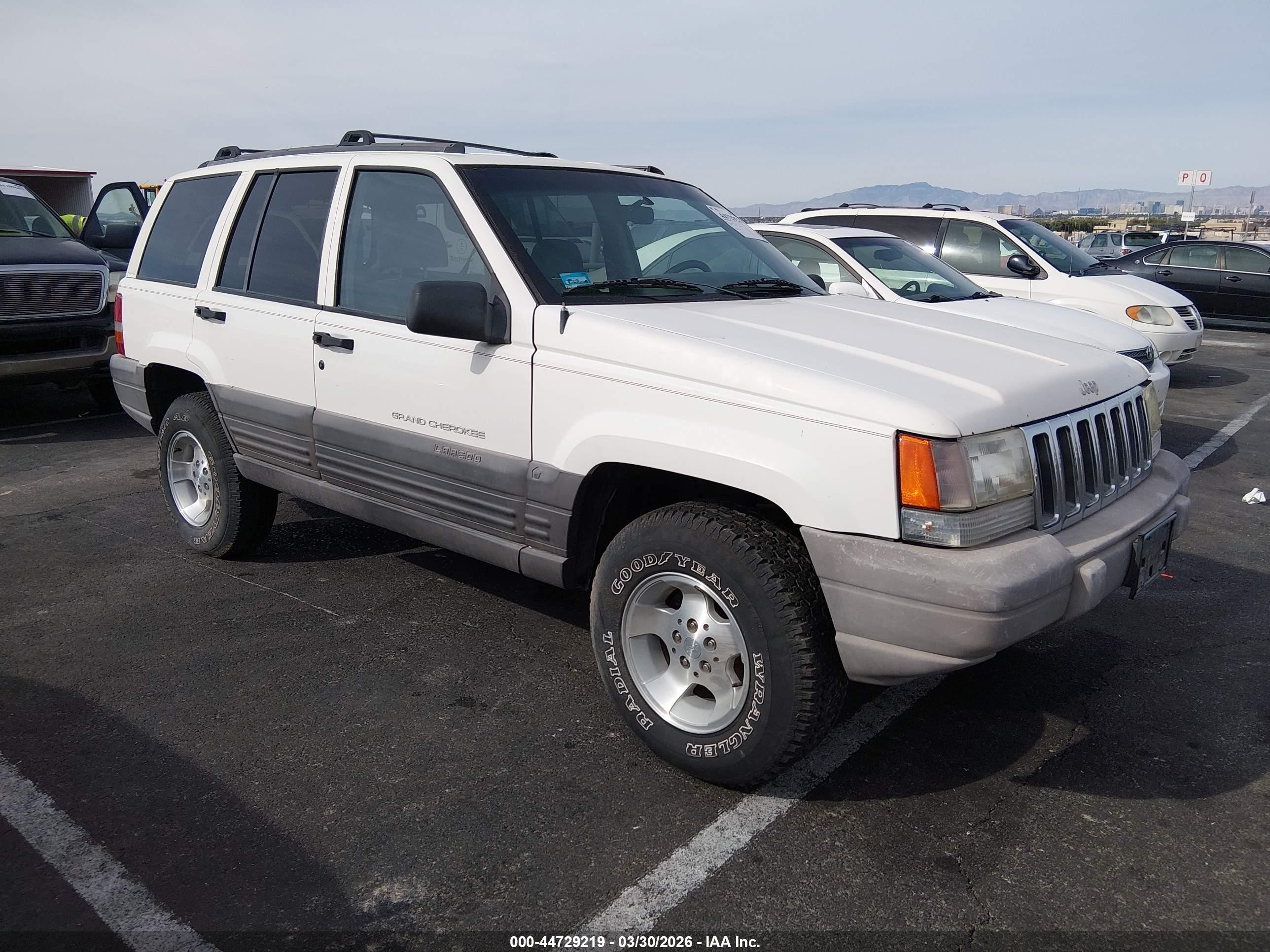 1997 Jeep Grand Cherokee TSi, VIN 1J4FX58S8VC741960 — Front end