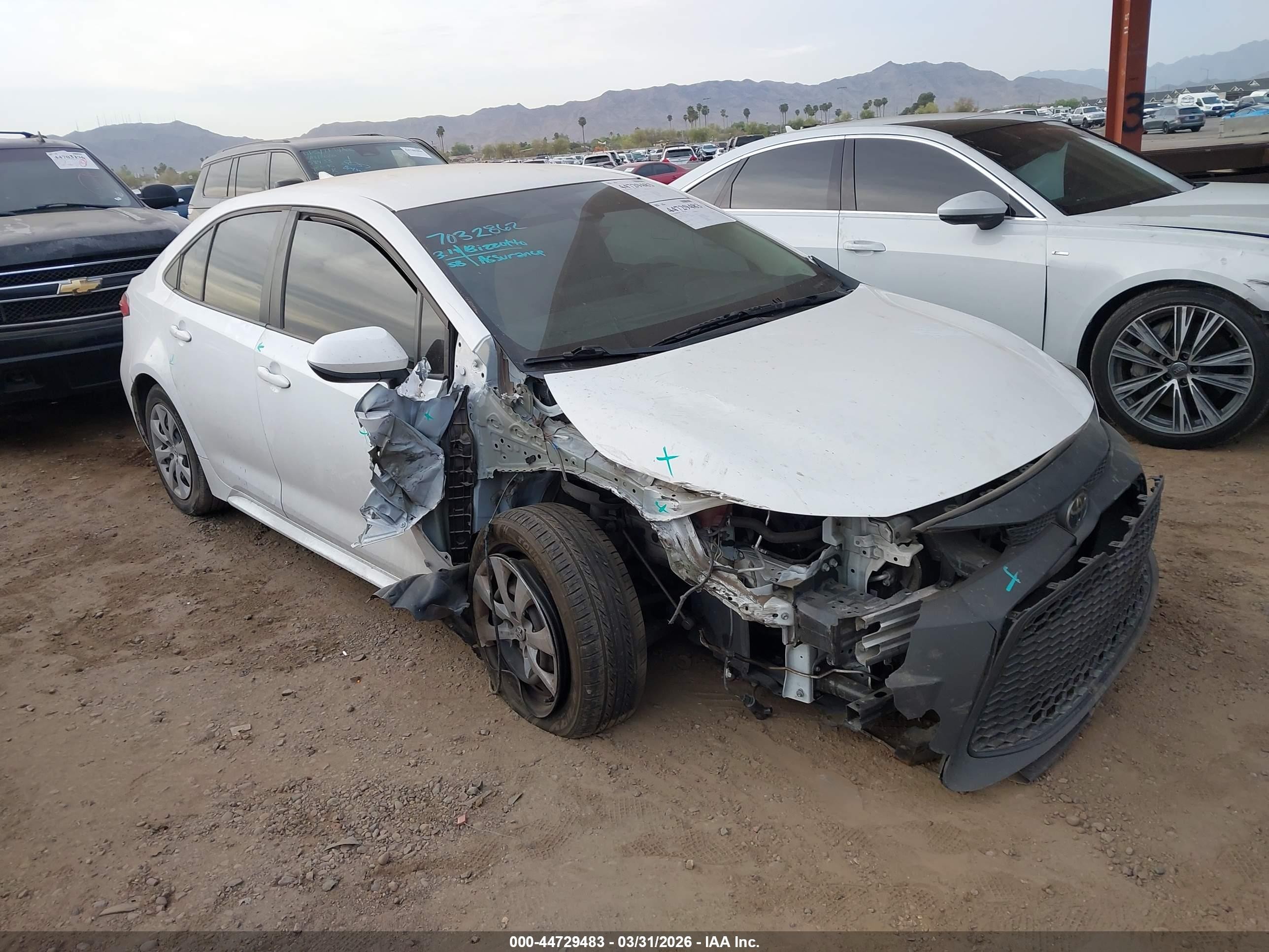 2022 Toyota Corolla LE, VIN 5YFEPMAE7NP364044 — Front end