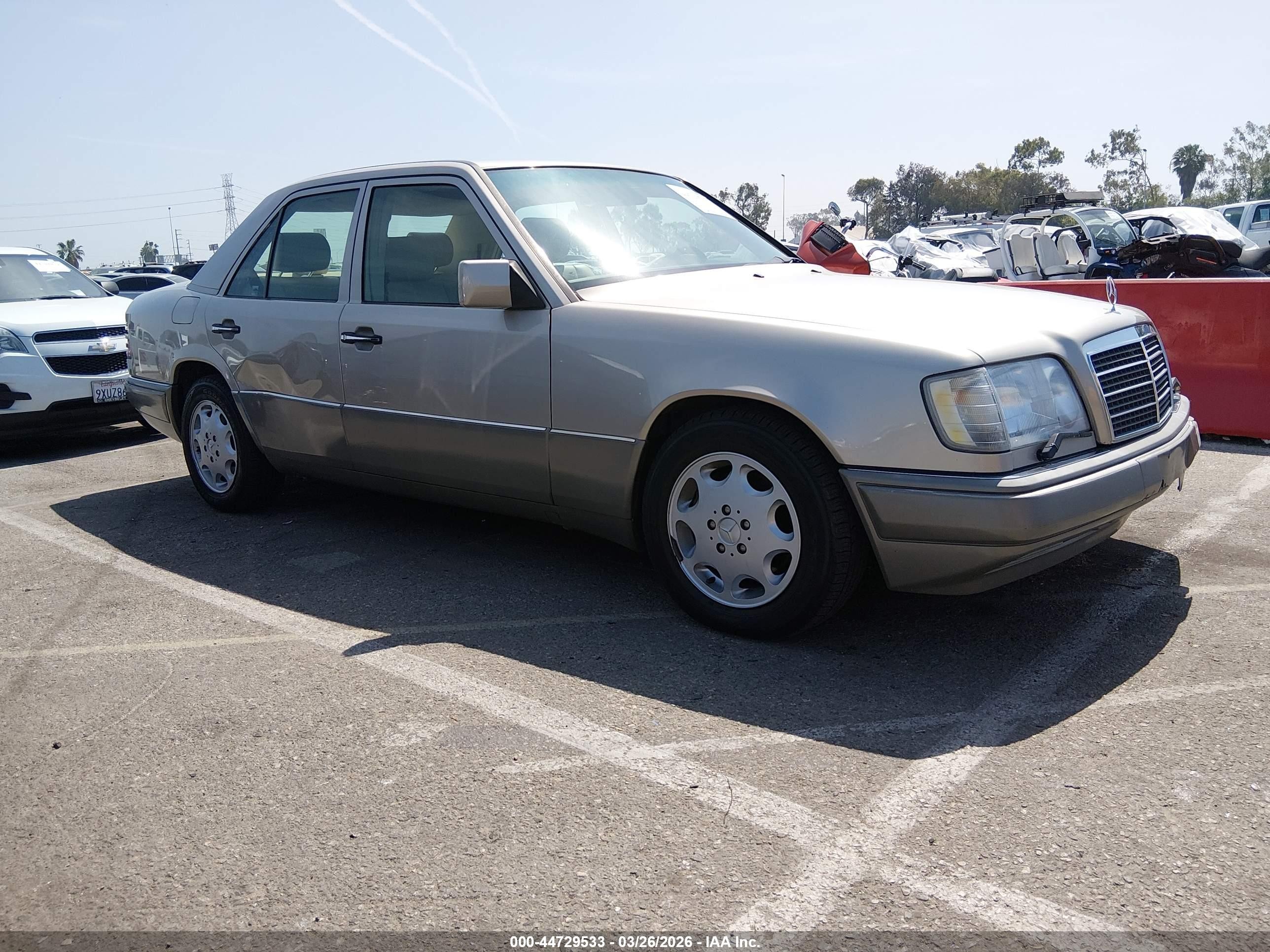 1994 Mercedes-Benz 400 E, VIN WDBEA34E8RC045417 — Normal wear