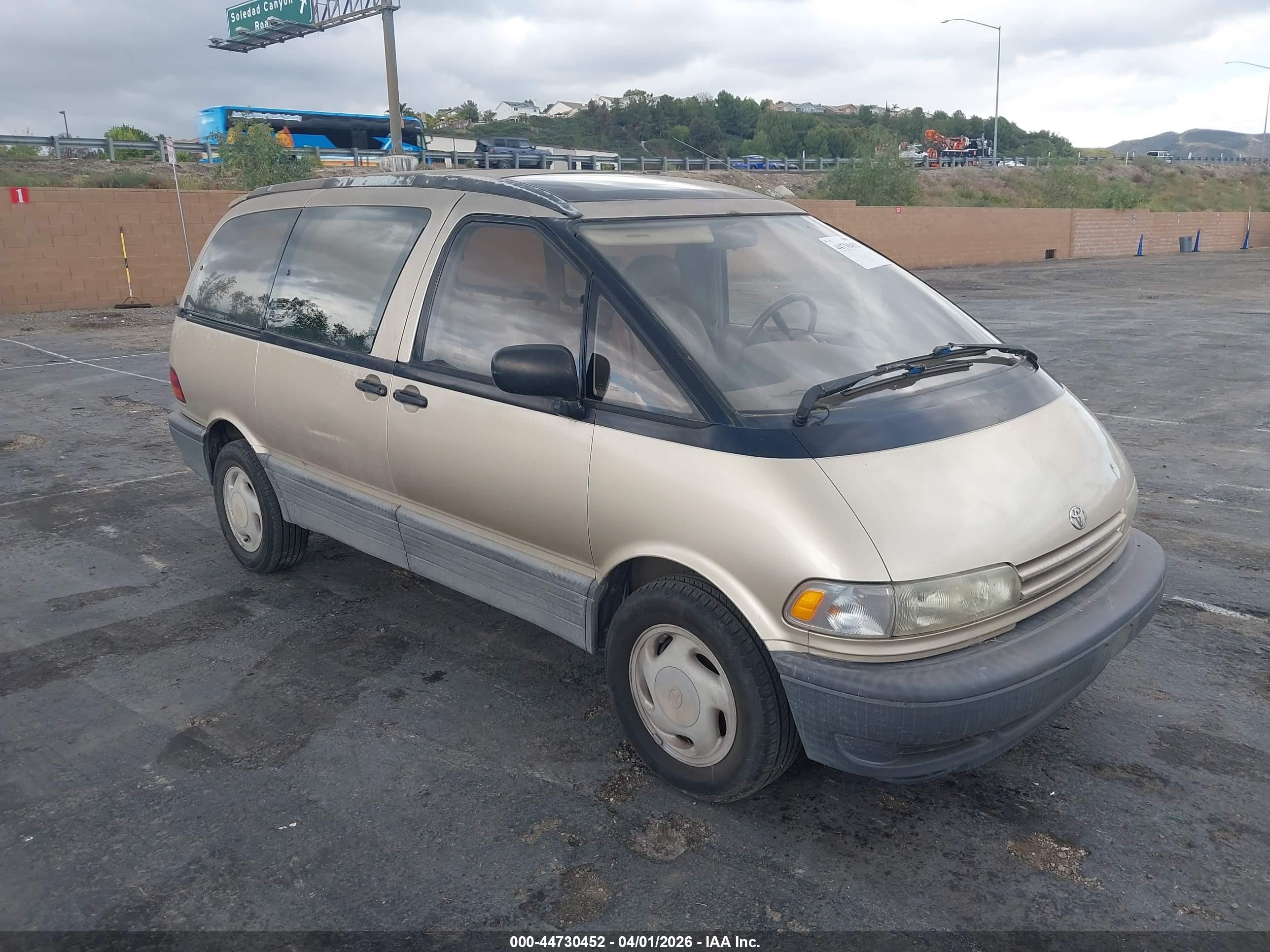 1997 Toyota Previa LE, VIN JT3GK13M4V1262042 — Front end