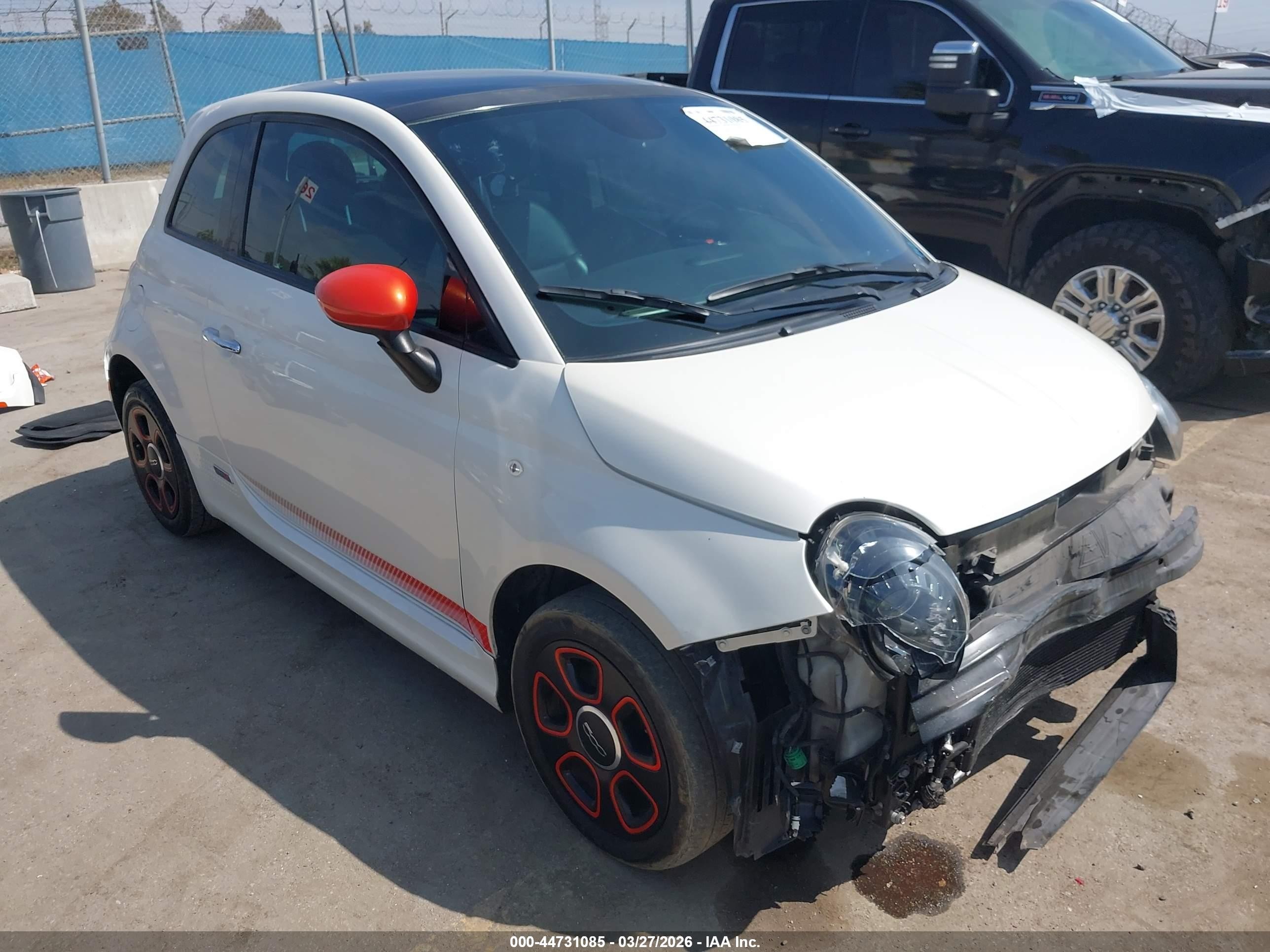 2014 FIAT 500e, VIN 3C3CFFGE5ET225495 — Front end