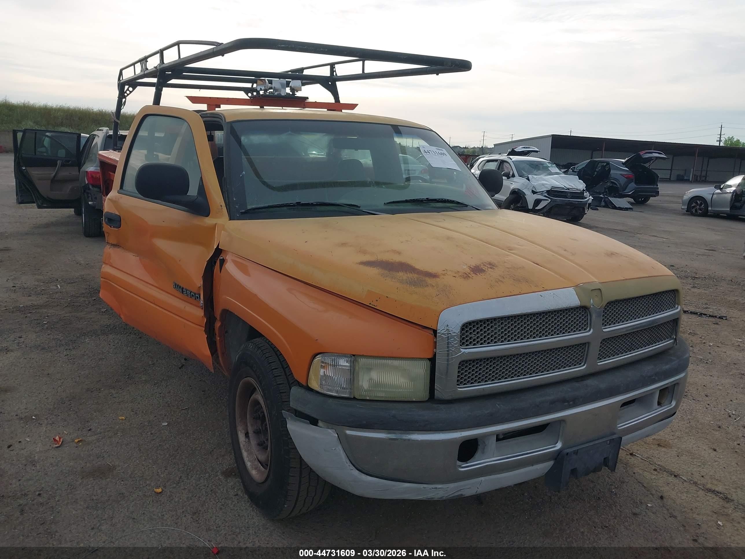 2001 Dodge Ram, VIN 3B6KC26Z51M272631 — Бок