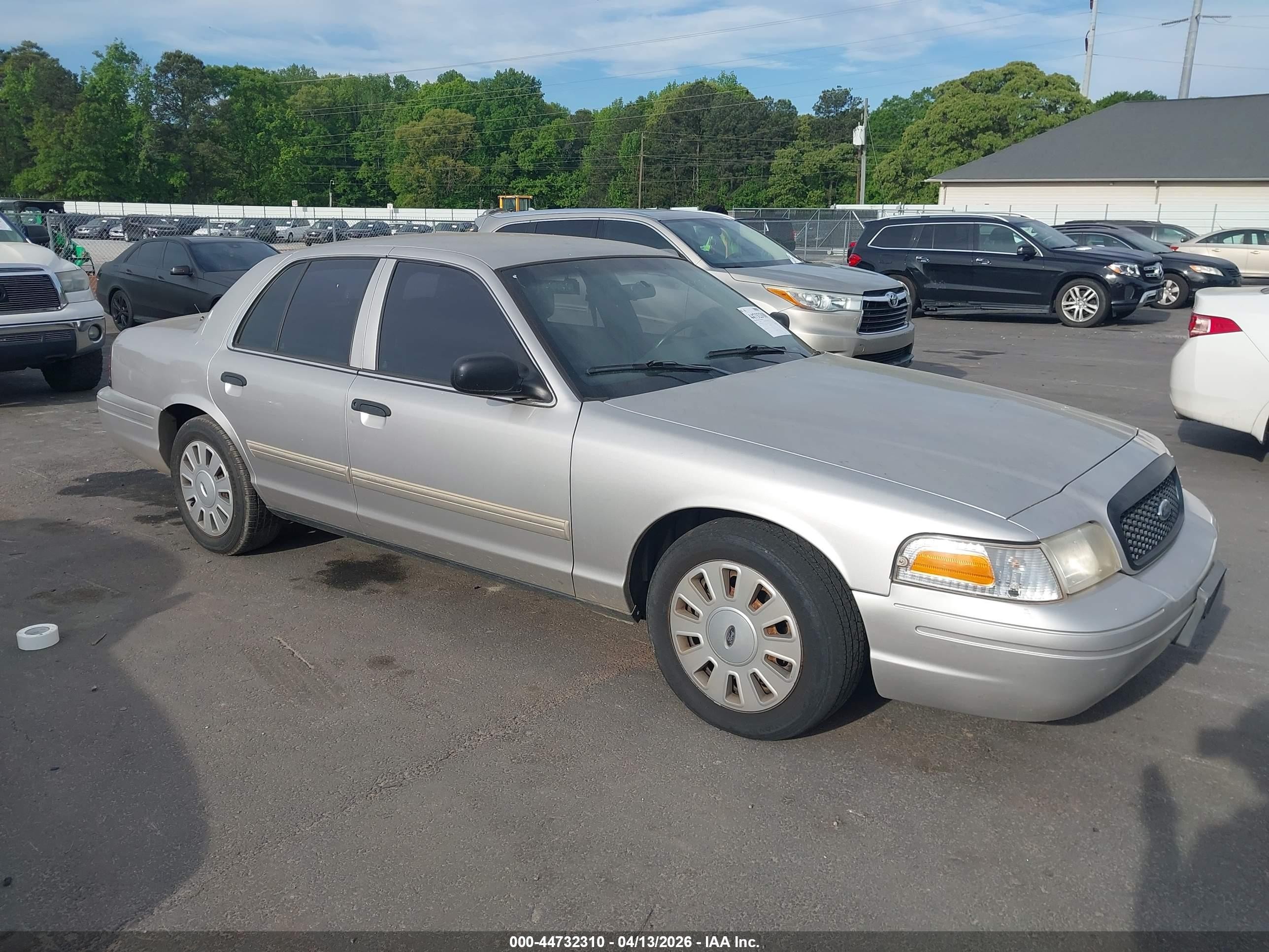 2009 Ford Police Interceptor, VIN 2FAHP71V99X135208 — Front end