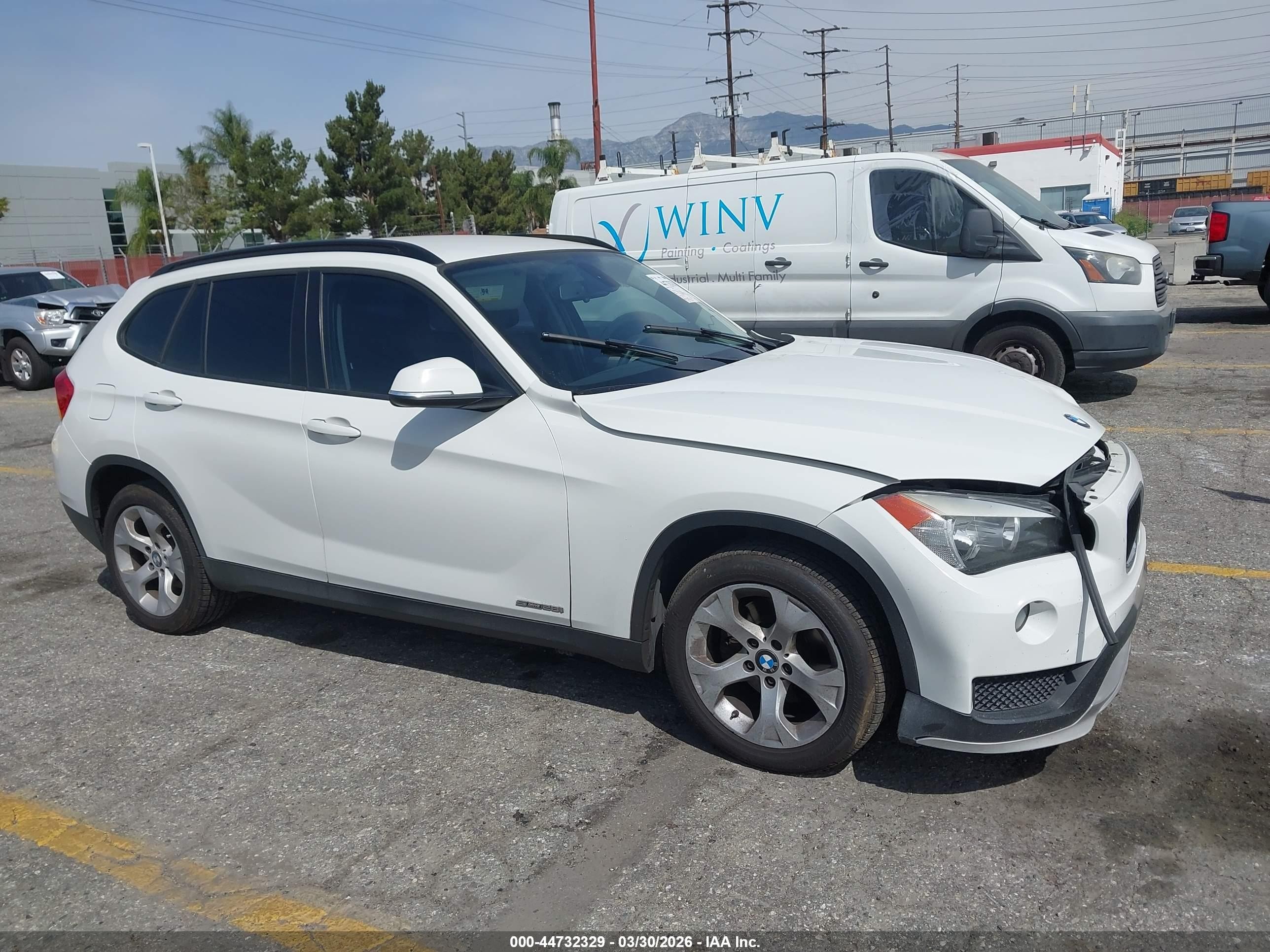 2015 BMW X1 sDrive28i, VIN WBAVM1C5XFV497851 — Front end