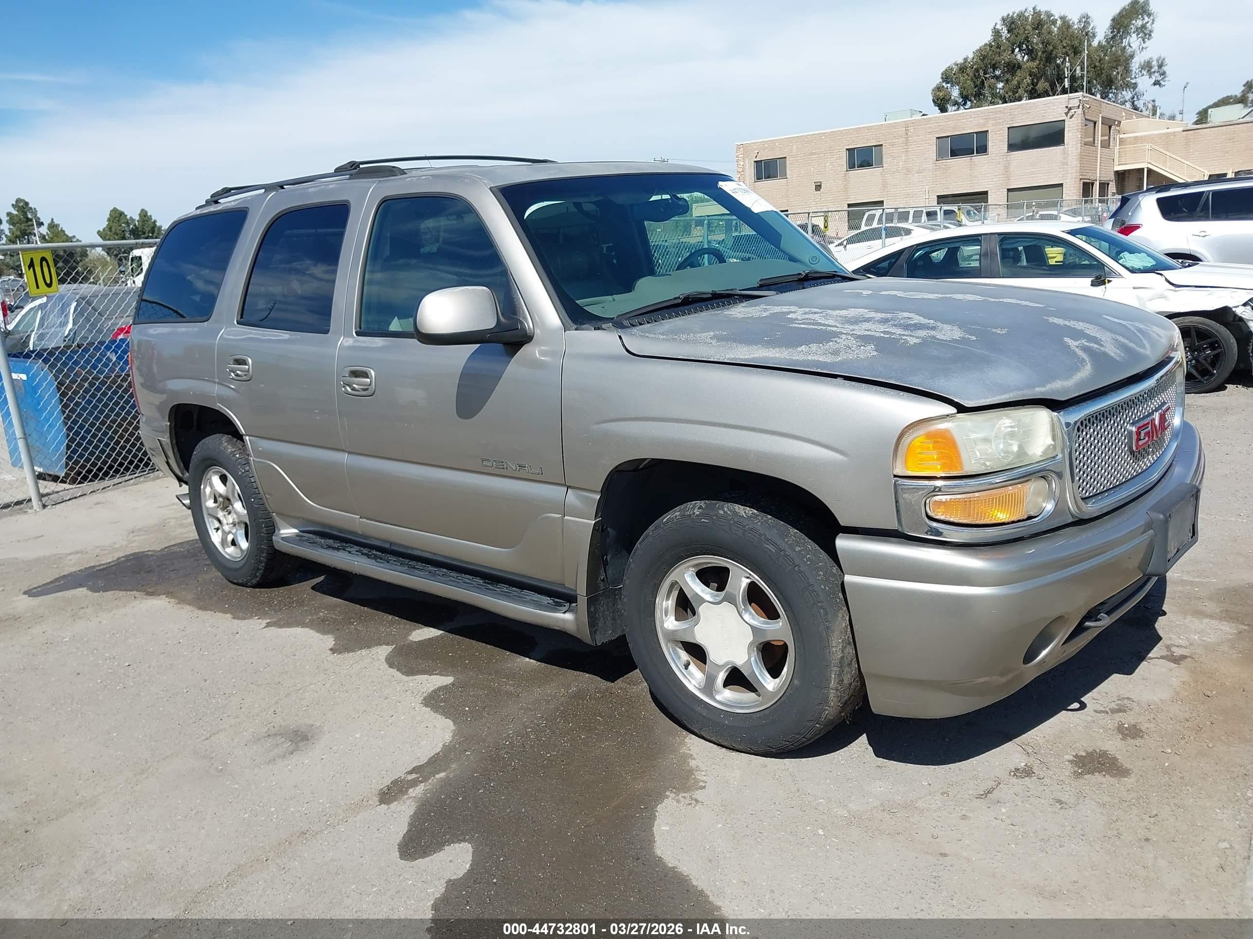 2001 GMC Yukon Denali, VIN 1GKEK63U41J156639 — Rear end