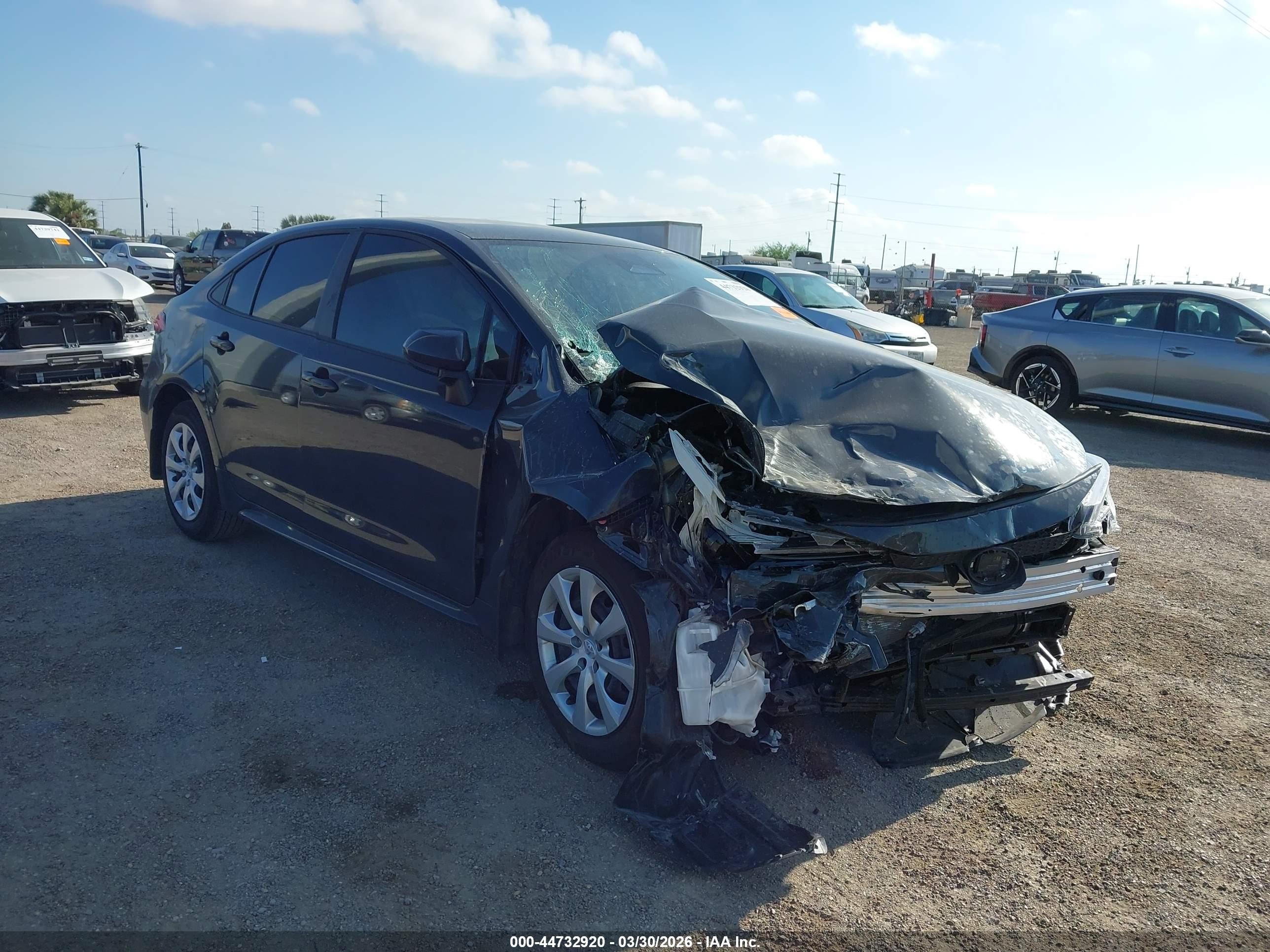 2026 Toyota Corolla Hybrid LE, VIN JTDBCMFE4T3118355 — Перед