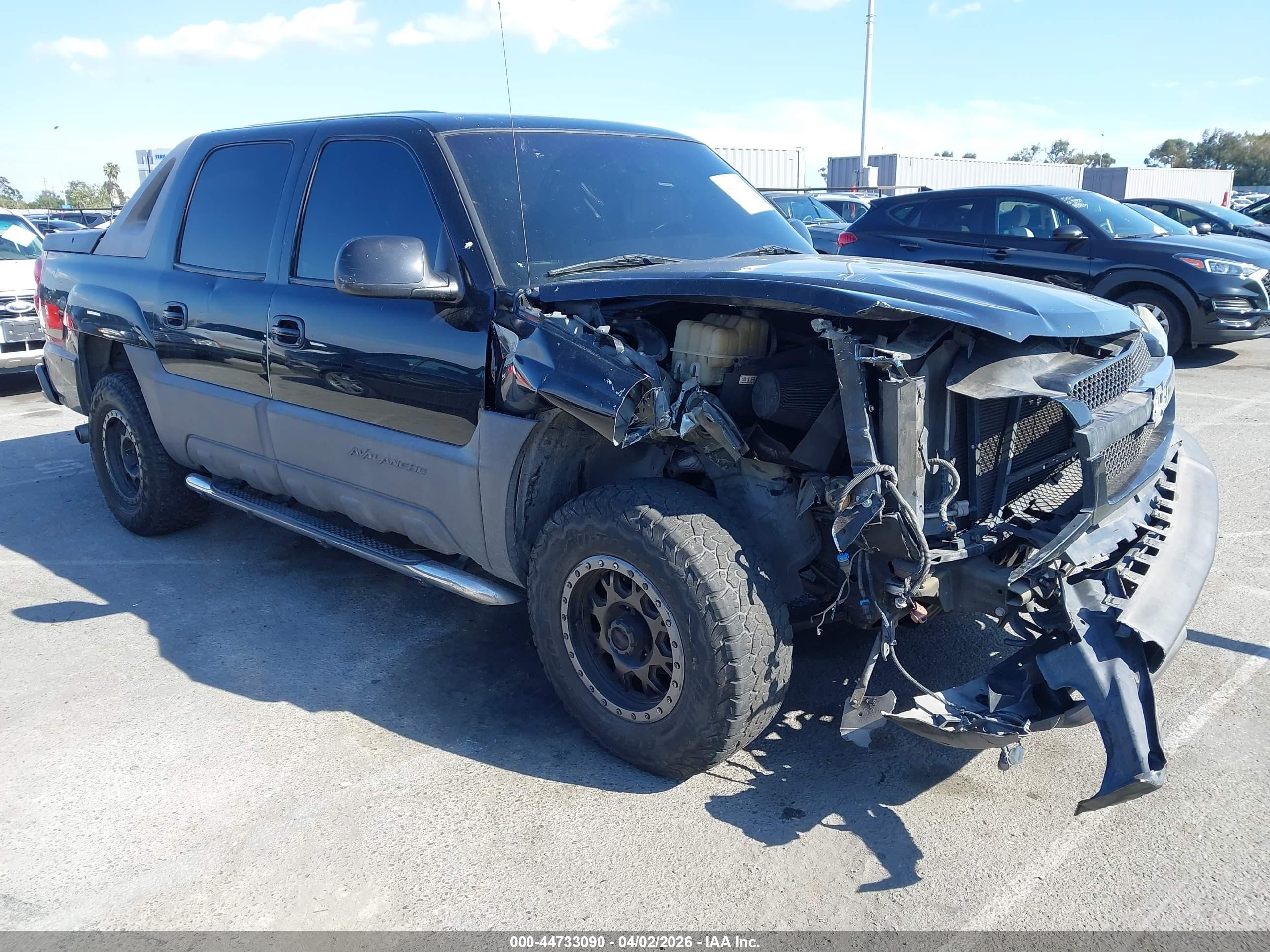 2003 Chevrolet Avalanche, VIN 3GNEC13TX3G329322 — Front end