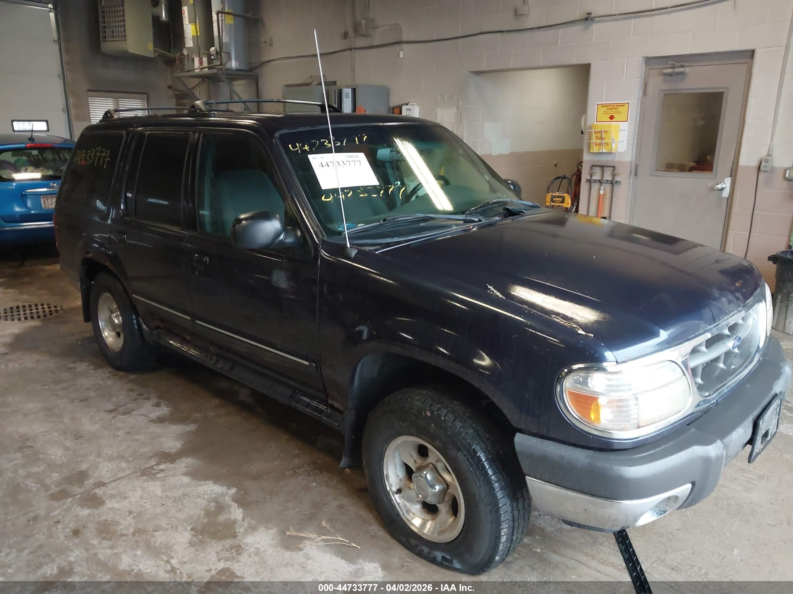 2000 Ford Explorer XLT, VIN 1FMZU73E3YZC54543 — Normal wear