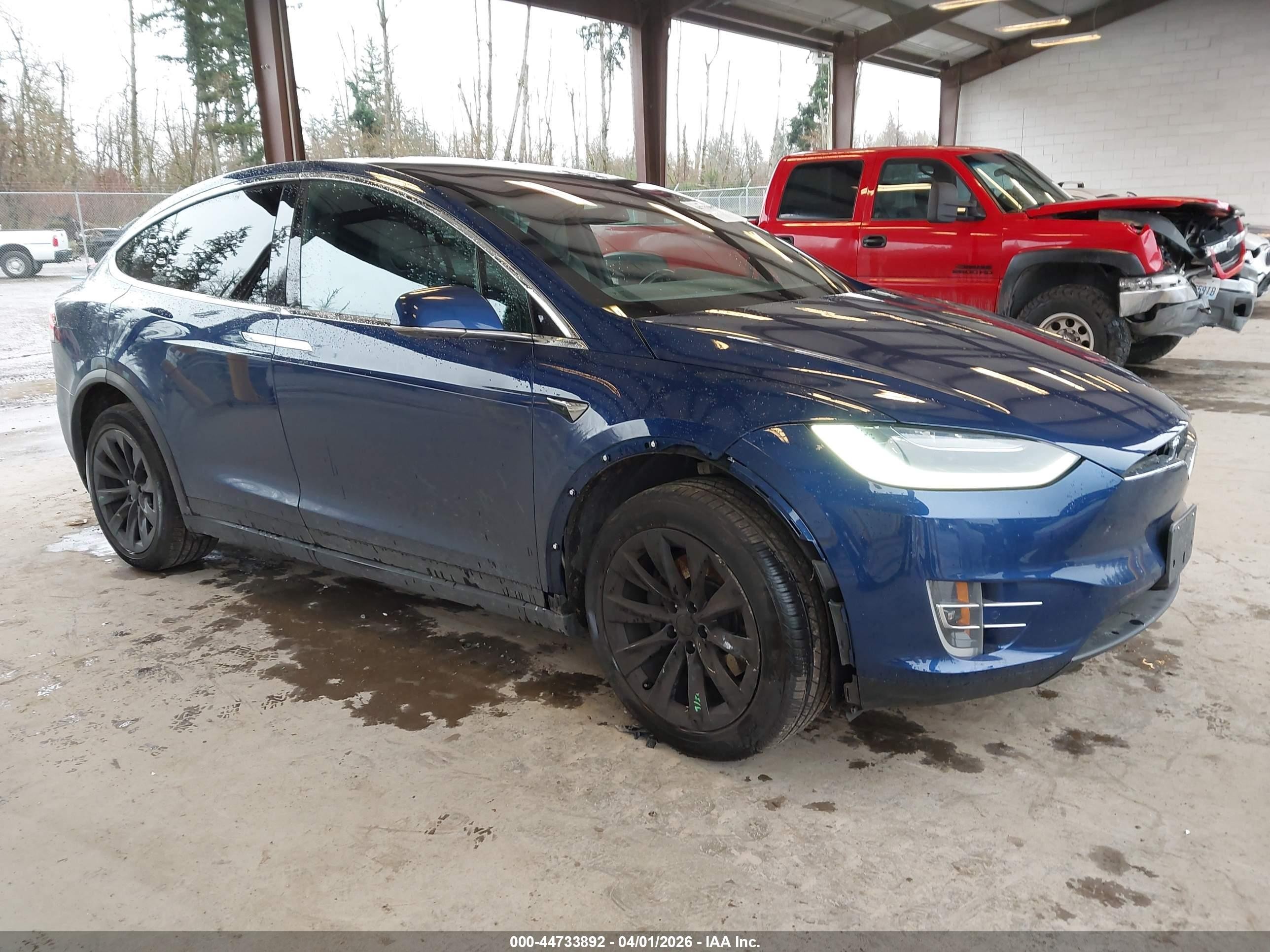 2019 Tesla Model X 75D, VIN 5YJXCAE2XKF183644 — Side