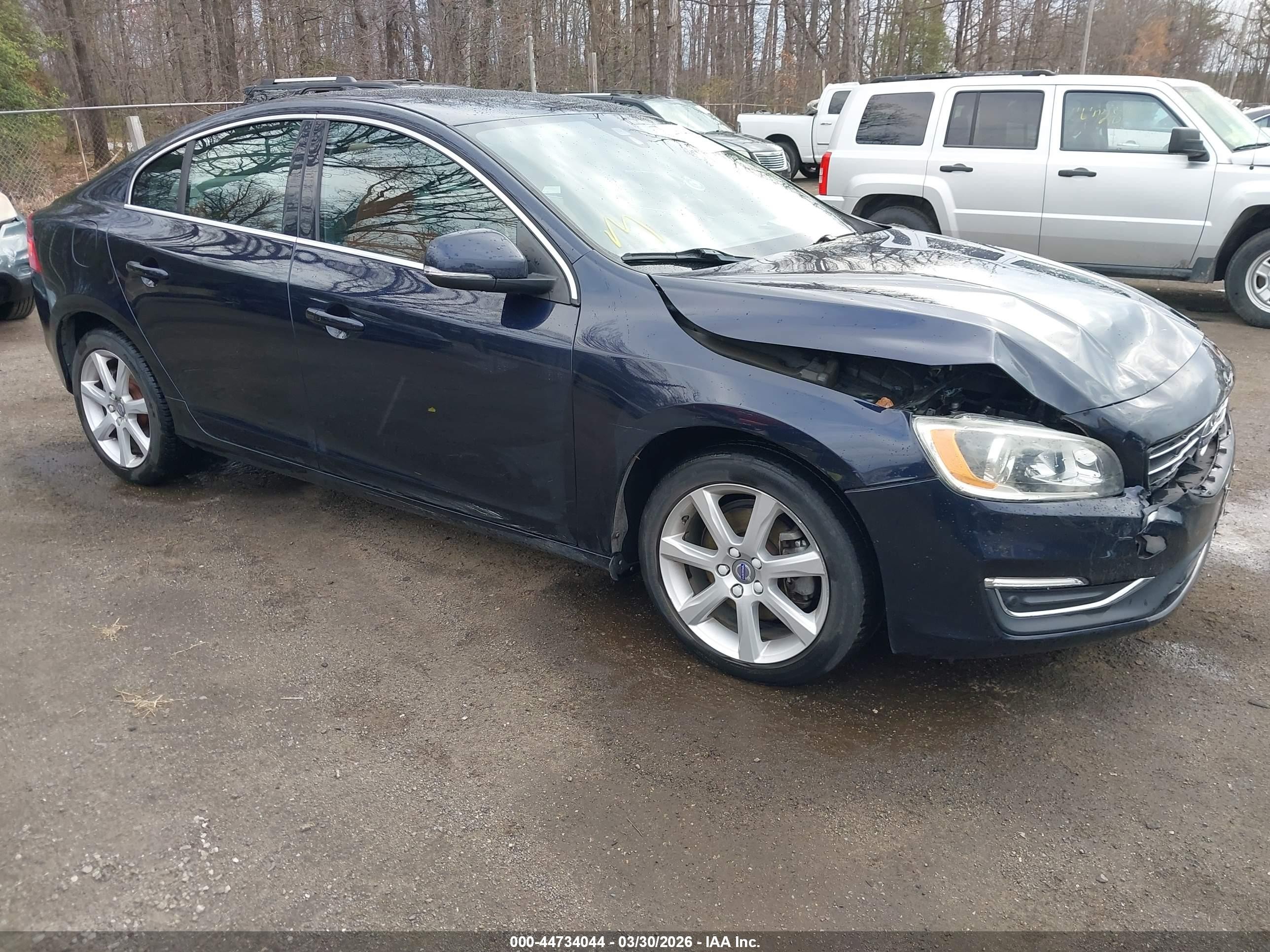 2016 Volvo S60 T5 Drive-E Premier, VIN YV126MFK9G2410828 — Front end
