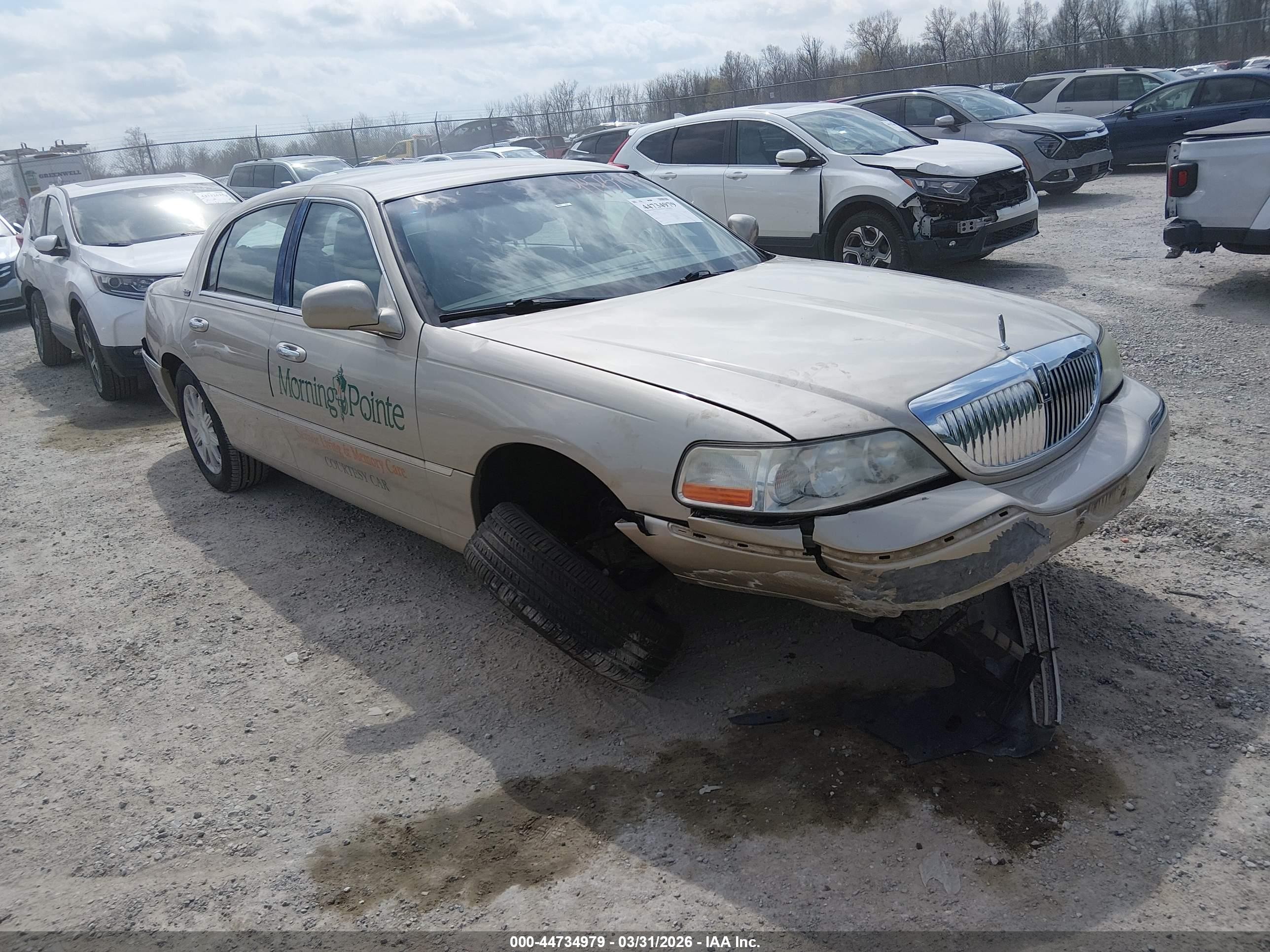 2011 Lincoln Town Car Signature Limited, VIN 2LNBL8CV0BX759673 — Front end