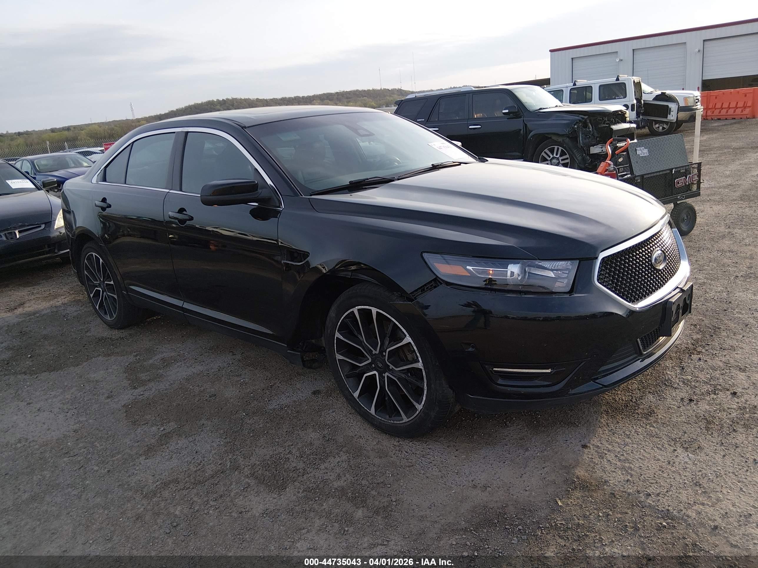 2017 Ford Taurus SHO, VIN 1FAHP2KT0HG140043 — Side