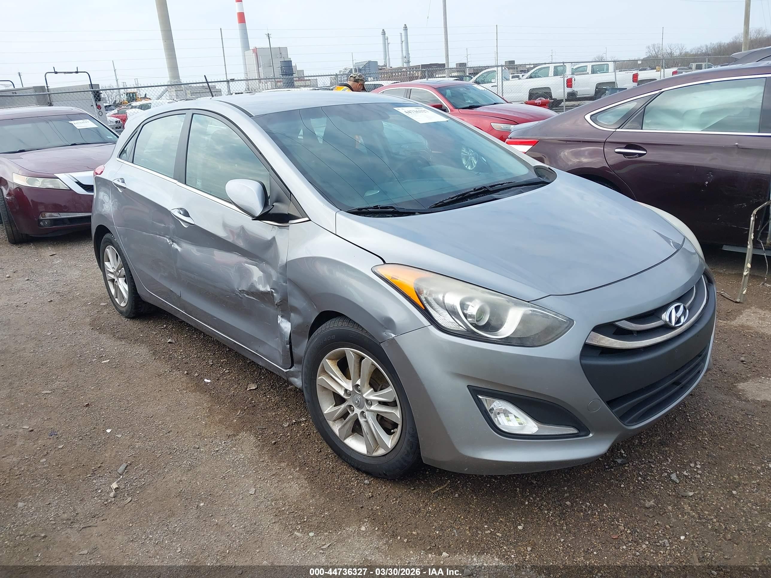 2014 Hyundai Elantra, VIN KMHD35LHXEU219325 — Side