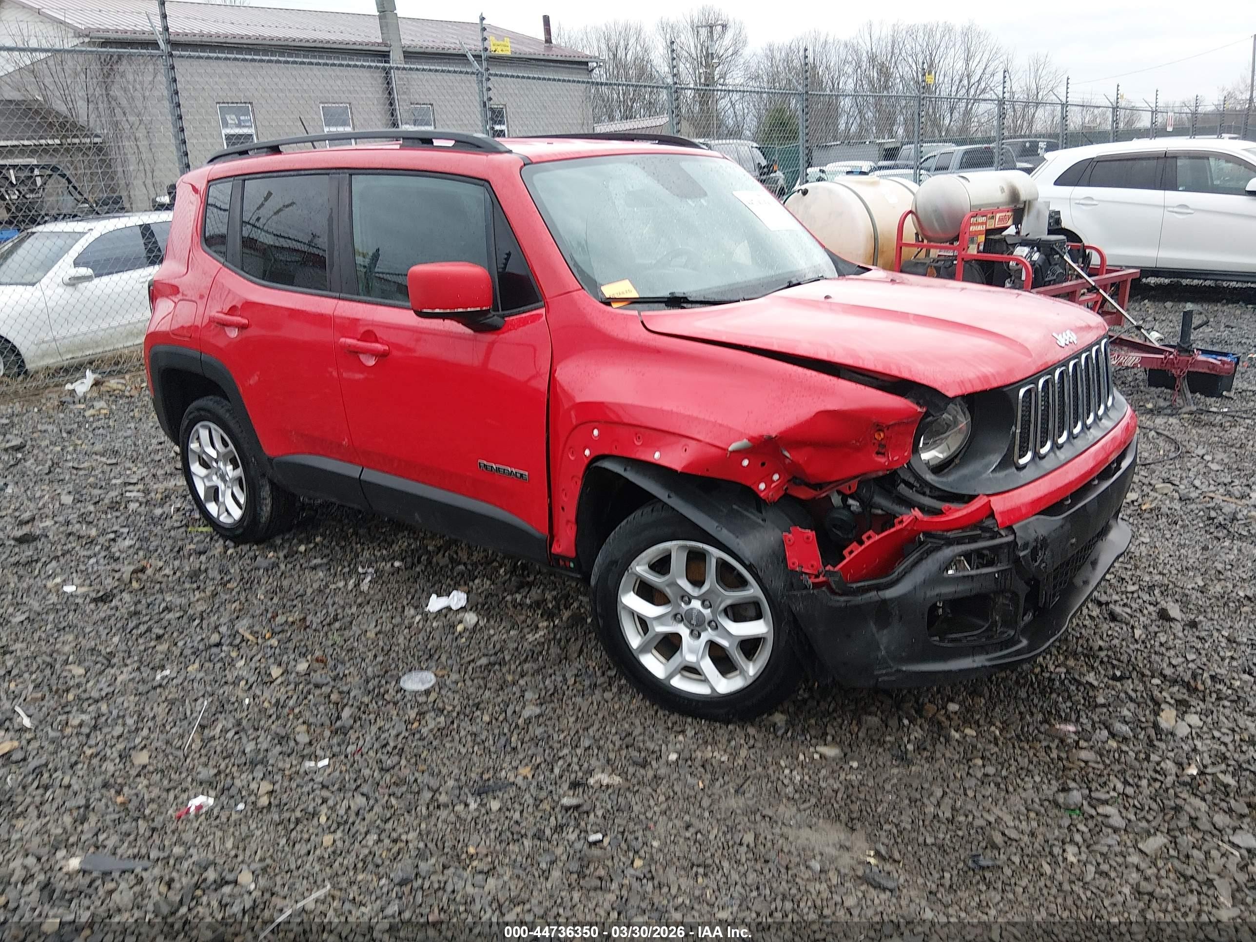2017 Jeep Renegade Latitude, VIN ZACCJBBB9HPE82719 — Front end