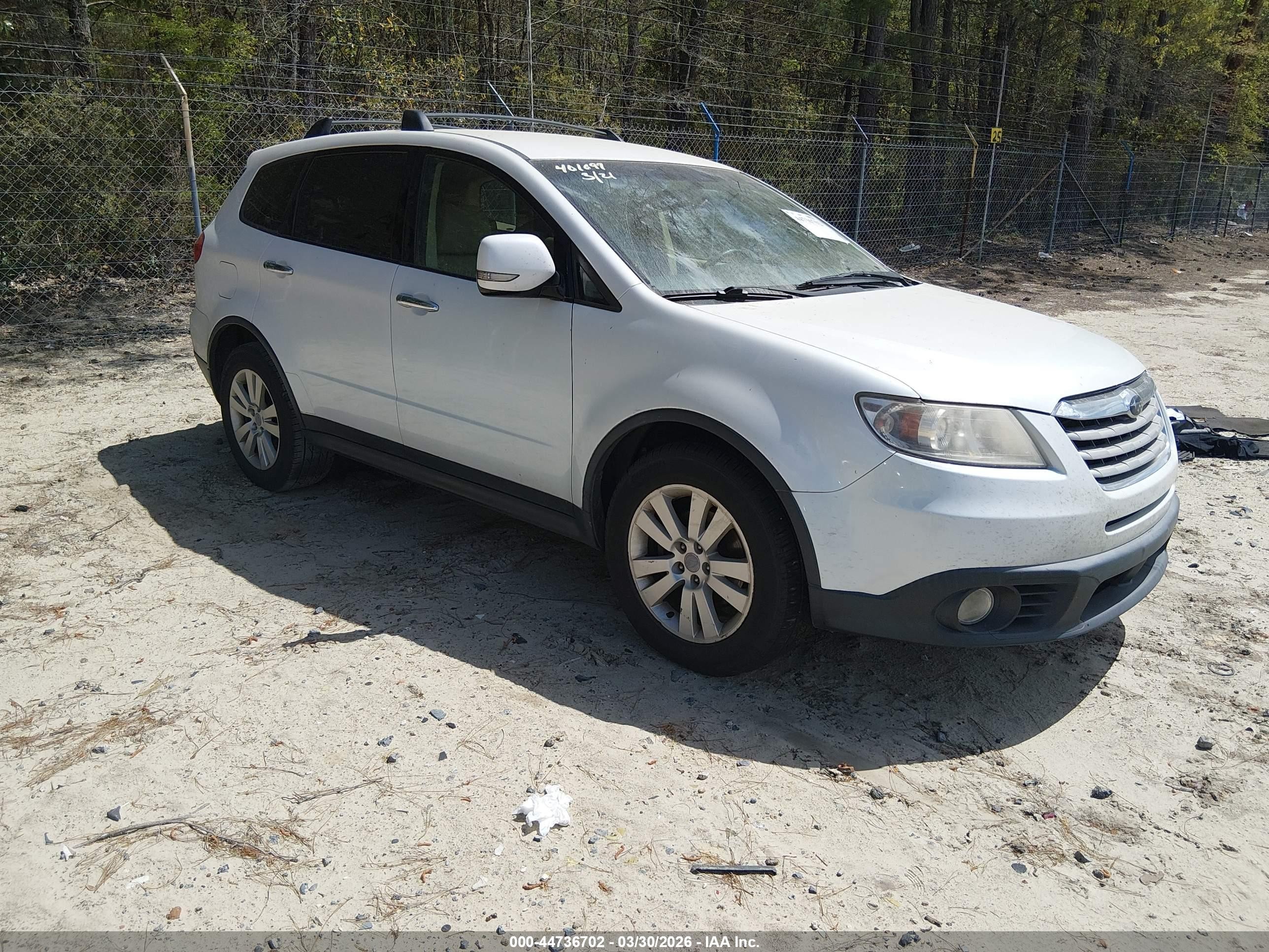 2011 Subaru Tribeca Limited, VIN 4S4WX9GD3B4401097 — Бок