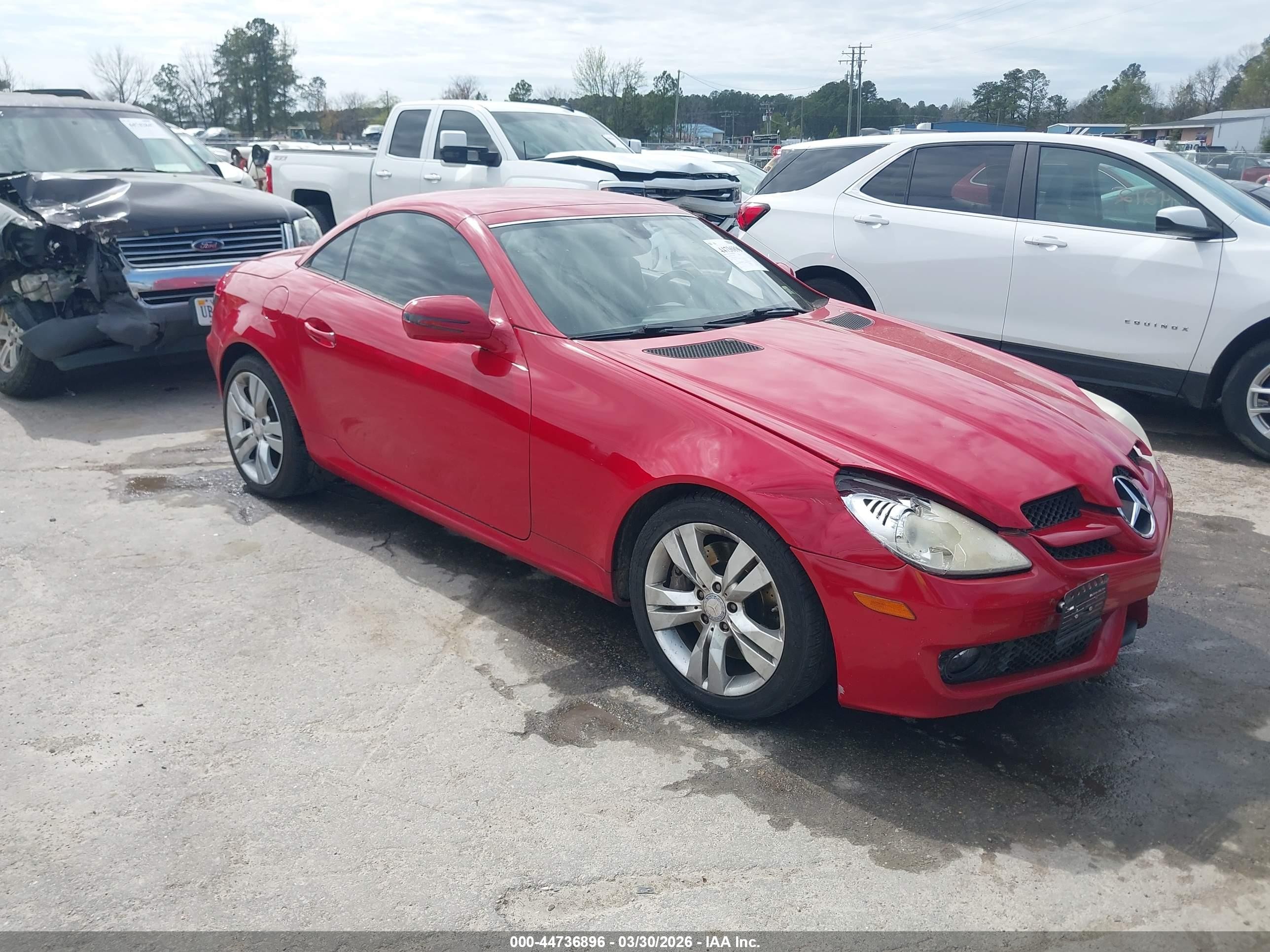 2009 Mercedes-Benz SLK 350, VIN WDBWK58F39F190010 — Front end