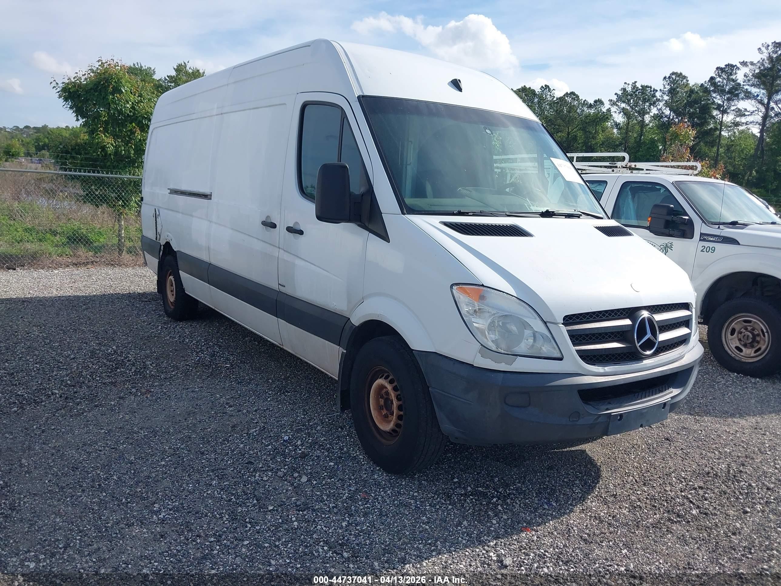 2011 Mercedes-Benz Sprinter Cargo, VIN WD3PE8CB0B5604272 — Rear end