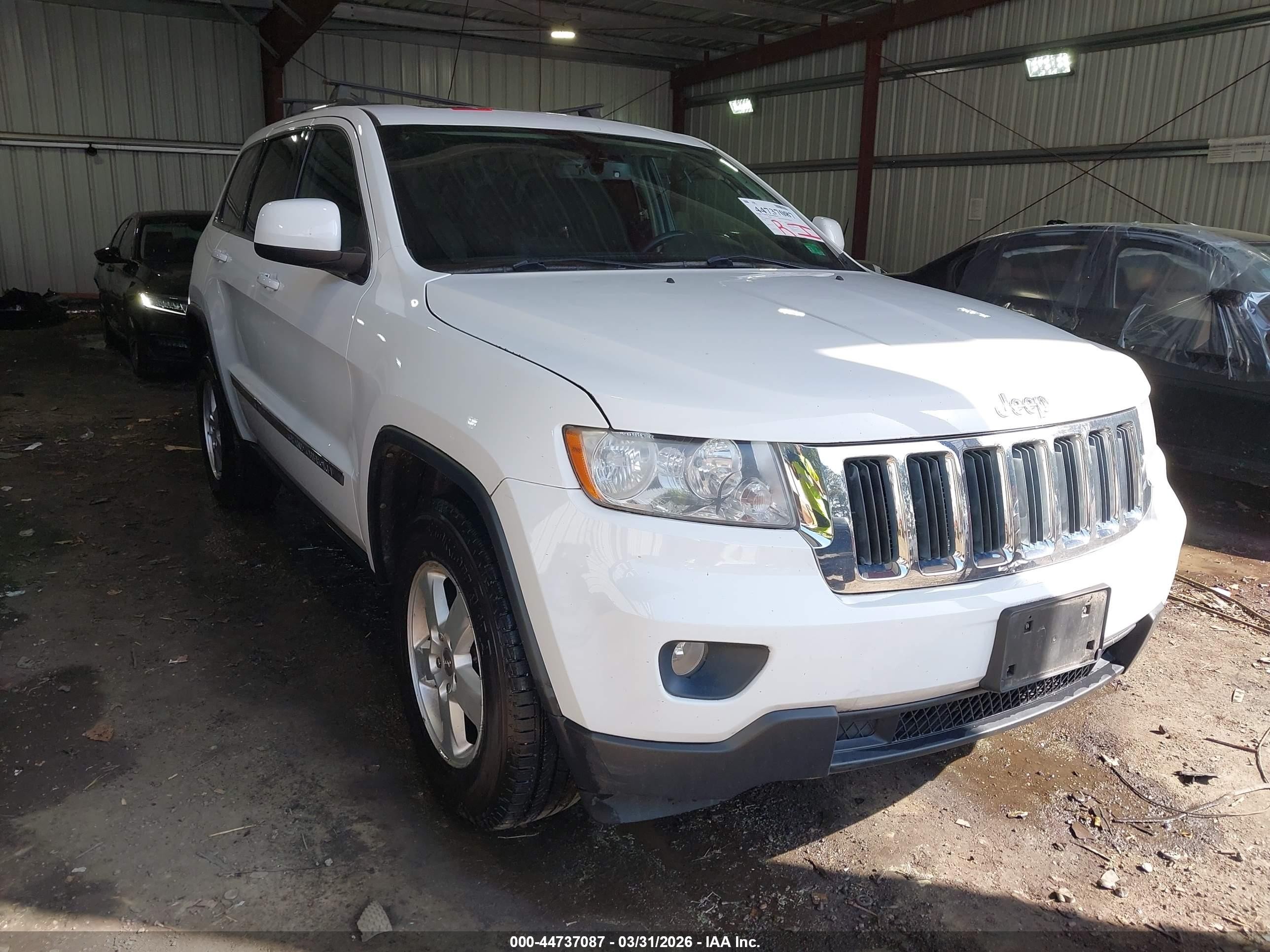 2013 Jeep Grand Cherokee Laredo, VIN 1C4RJFAG4DC633589 — Roof
