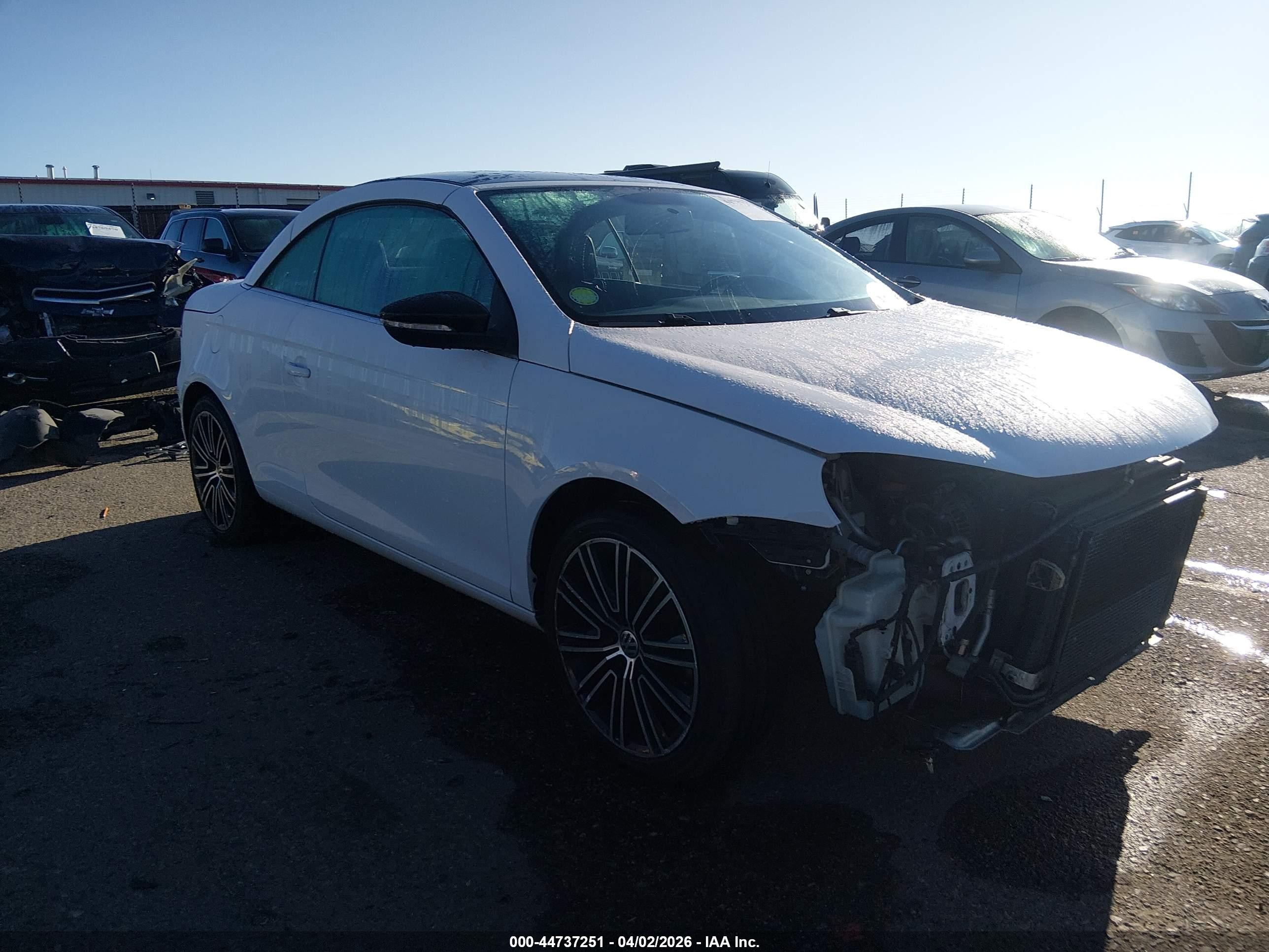 2014 Volkswagen Eos Komfort, VIN WVWBW8AH2EV005107 — Front end