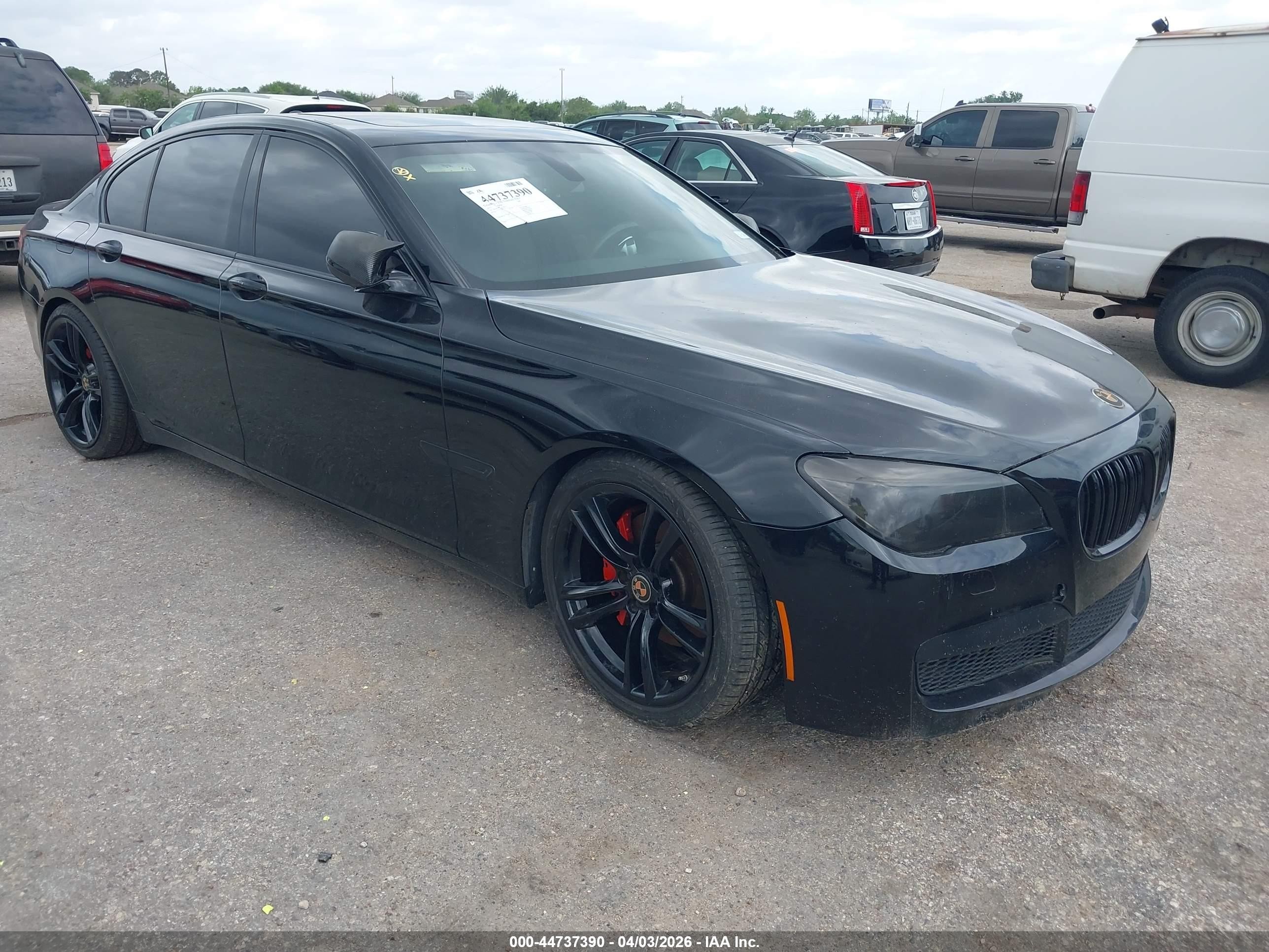 2013 BMW 7 Series 740i, VIN WBAYA6C52DC995277 — Front end