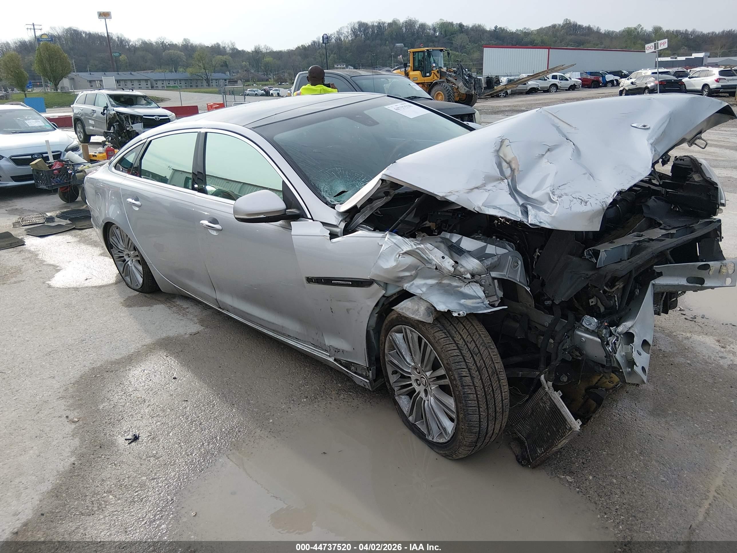 2012 Jaguar XJ Supercharged, VIN SAJWA2GE2CMV31834 — Front end