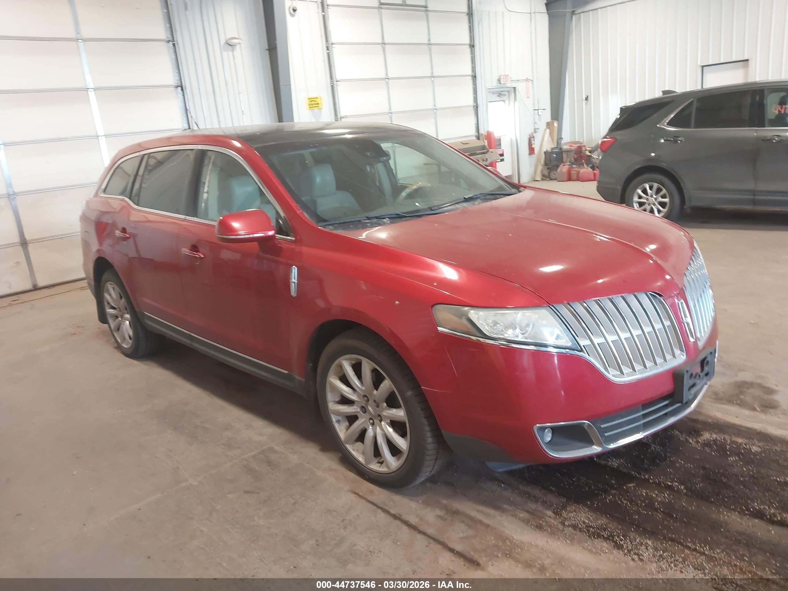 2010 Lincoln MKT, VIN 2LMHJ5AR7ABJ15060 — Roof