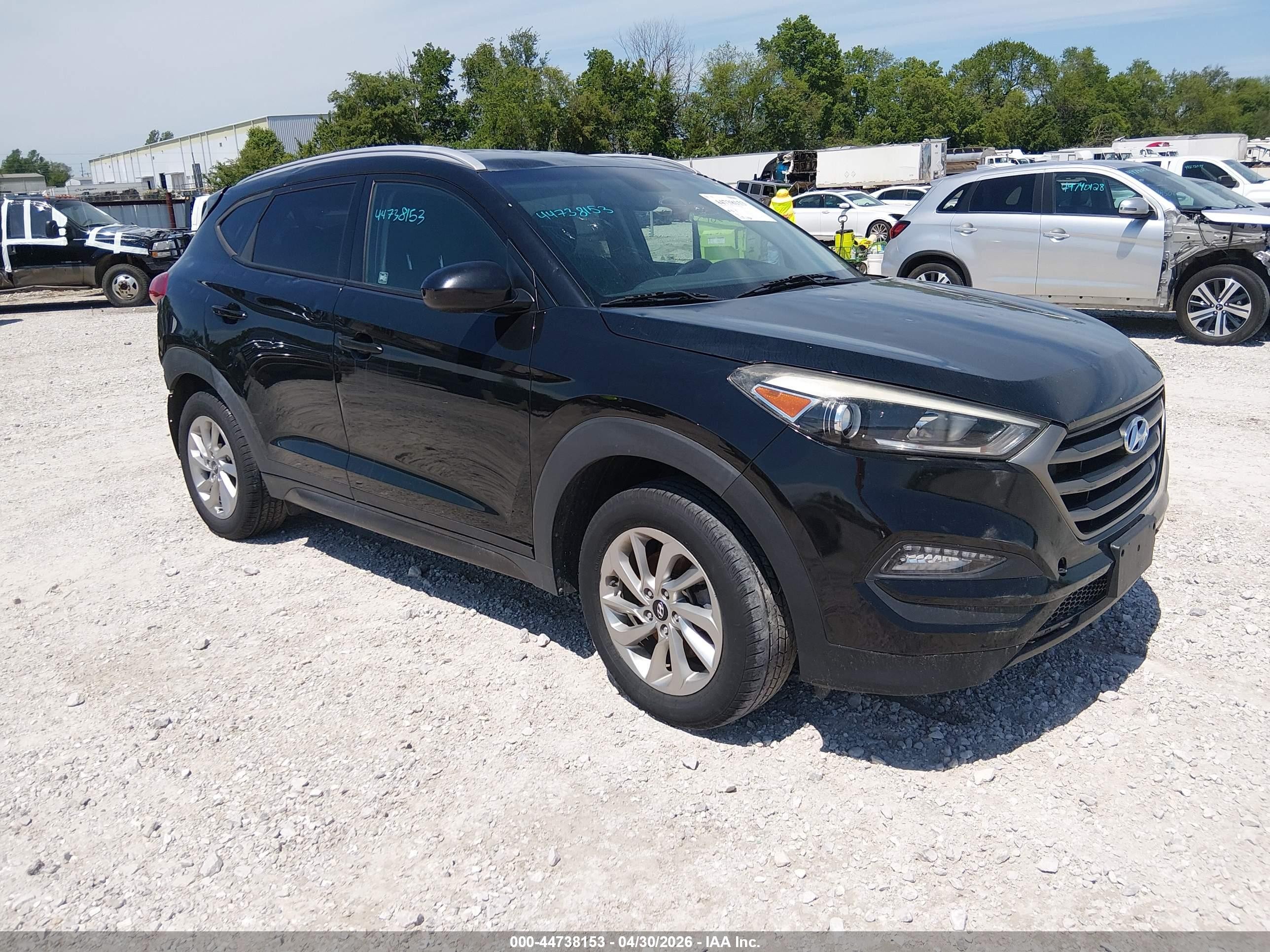 2016 Hyundai Tucson SE, VIN KM8J33A42GU055630 — Rear end