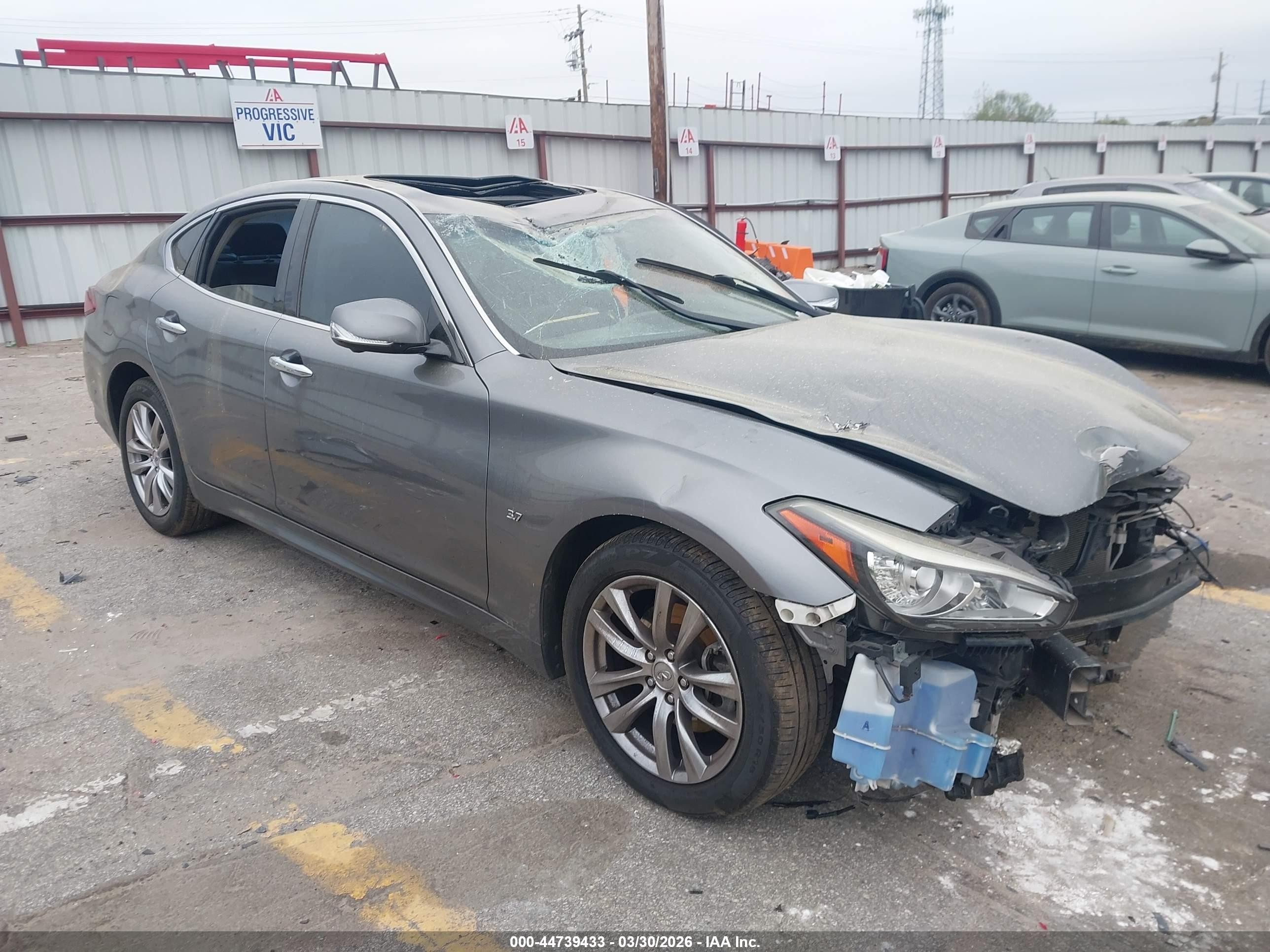 2018 Infiniti Q70 Luxe, VIN JN1BY1AP5JM180320 — All over