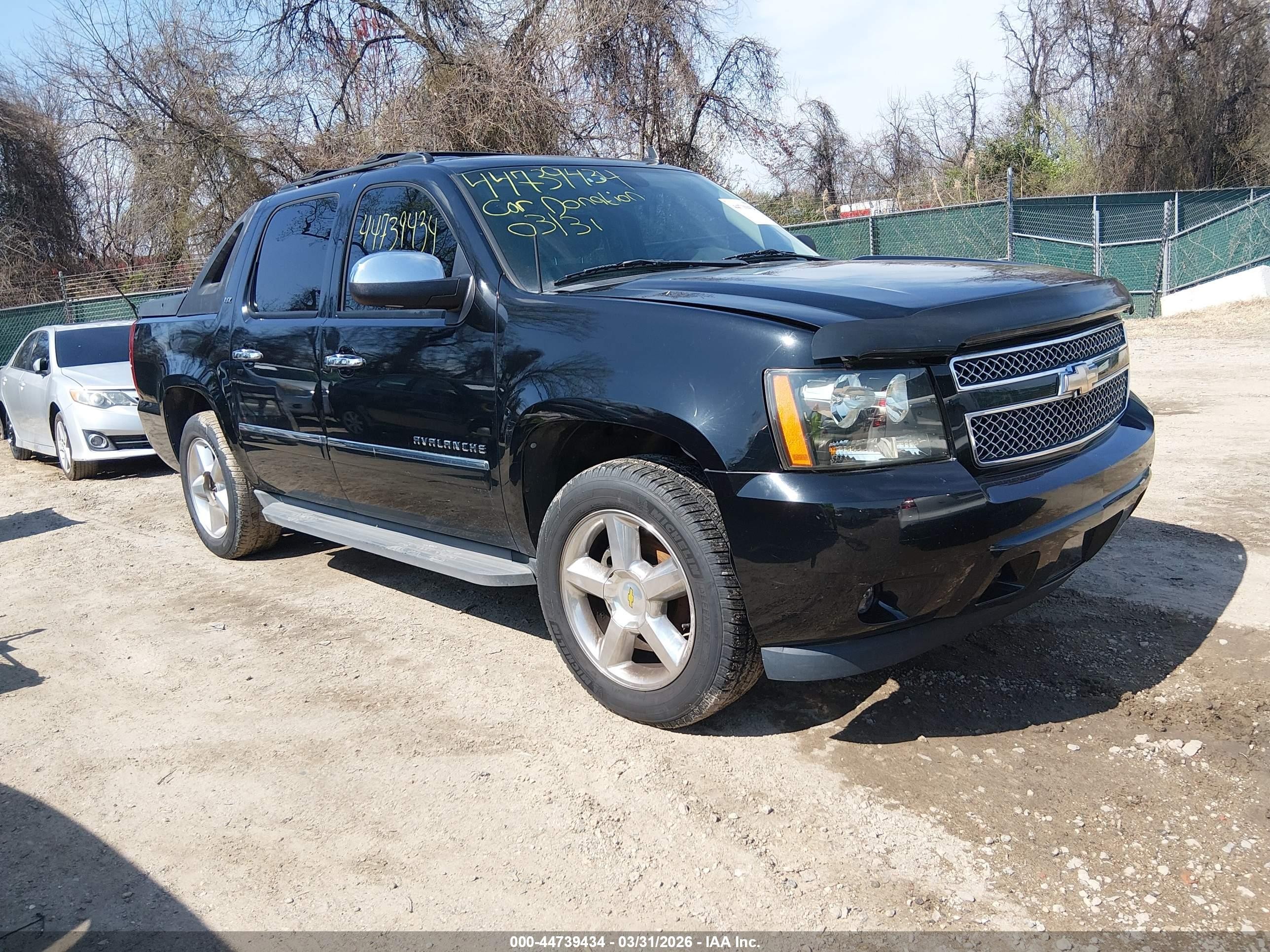2010 Chevrolet Avalanche LTZ, VIN 3GNVKGE00AG238579 — Фото с аукциона 1 of 18