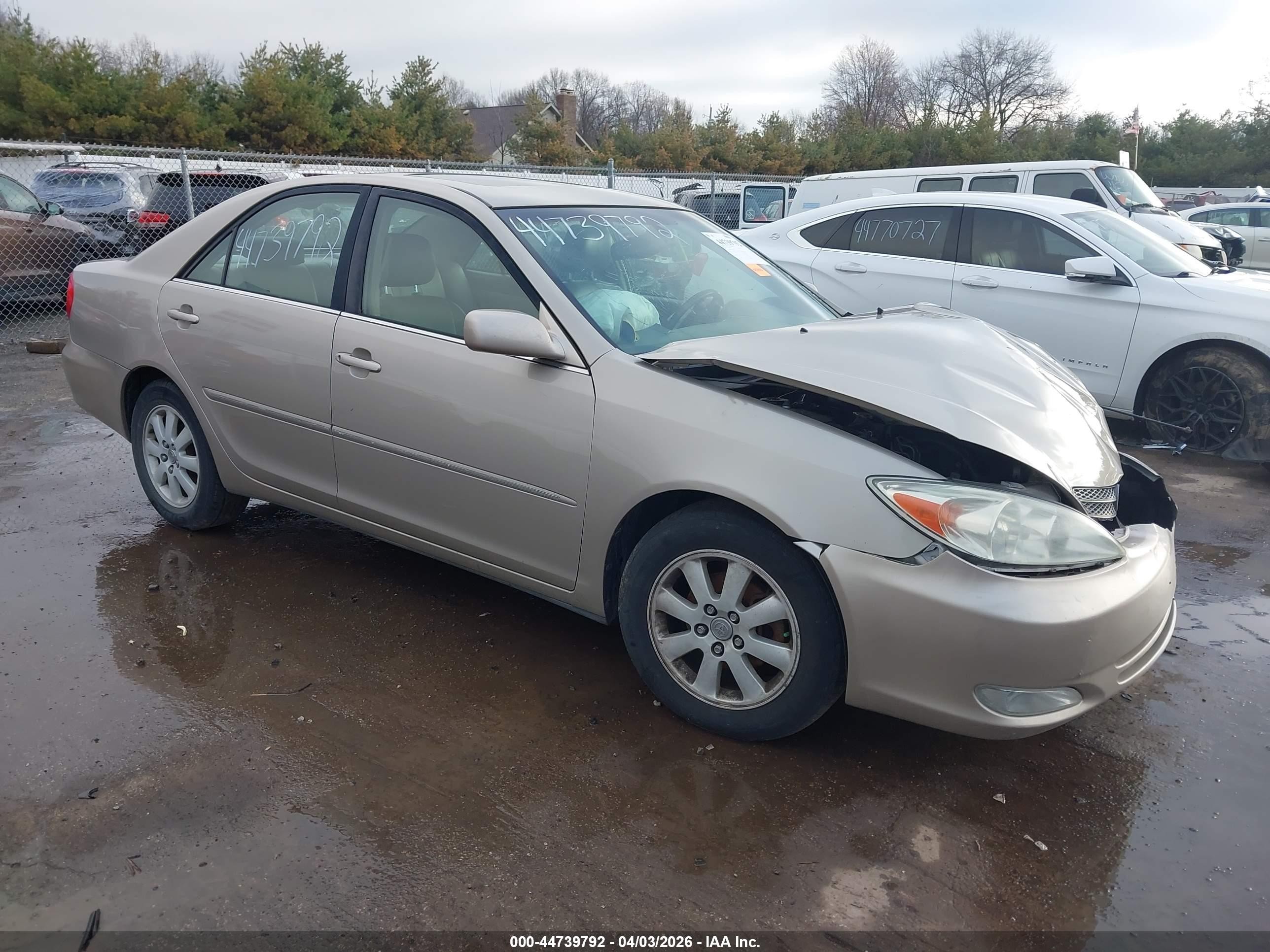 2003 Toyota Camry XLE, VIN 4T1BF30K73U055127 — Front end