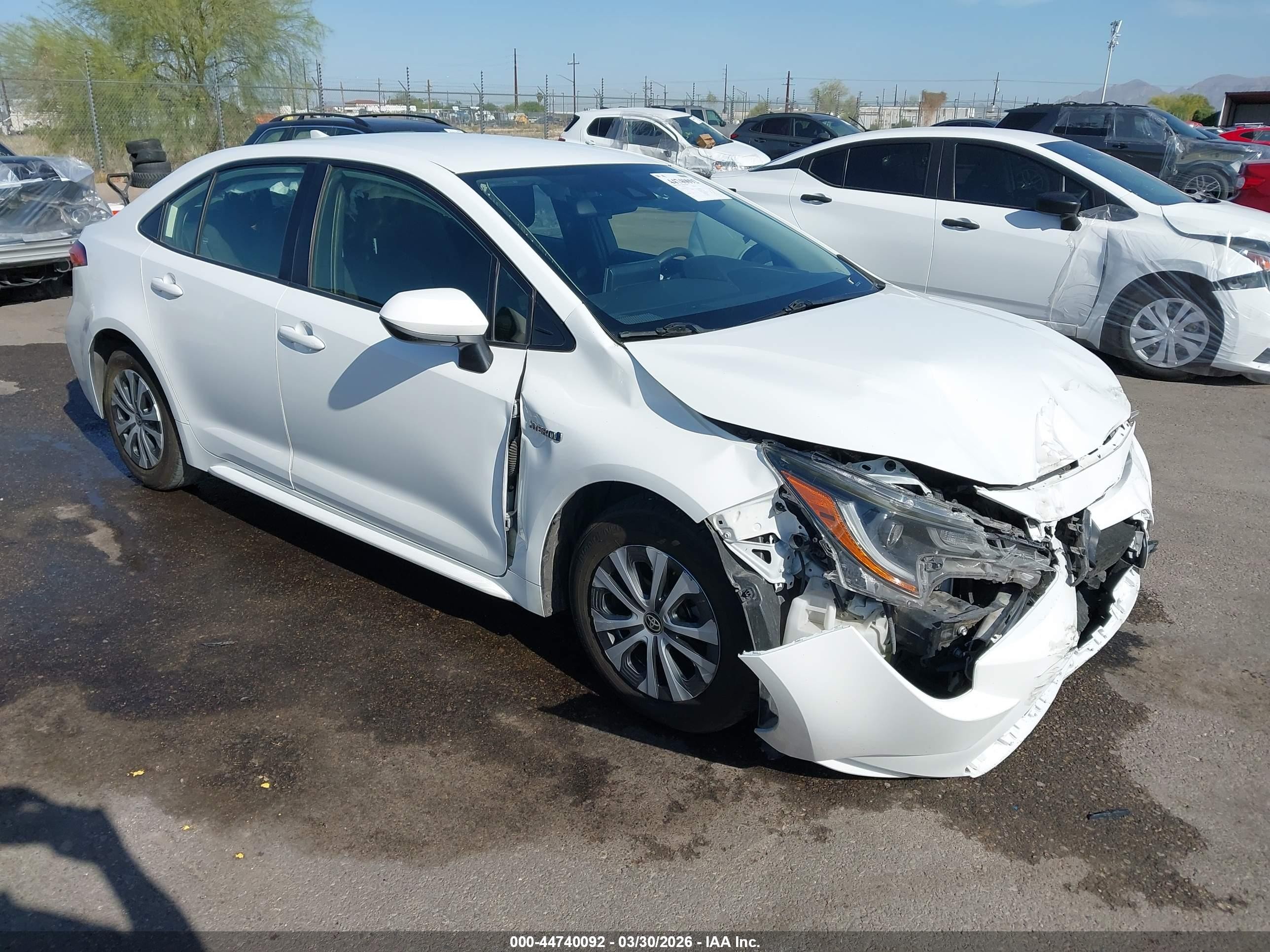 2021 Toyota Corolla Hybrid LE, VIN JTDEAMDE4MJ028741 — Front end