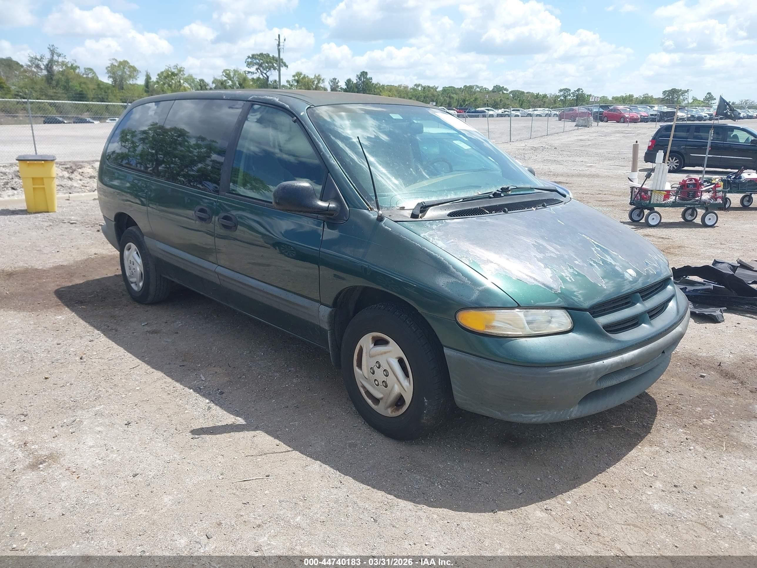 1998 Dodge Caravan SE, VIN 2B4GP4439WR668512 — Перед